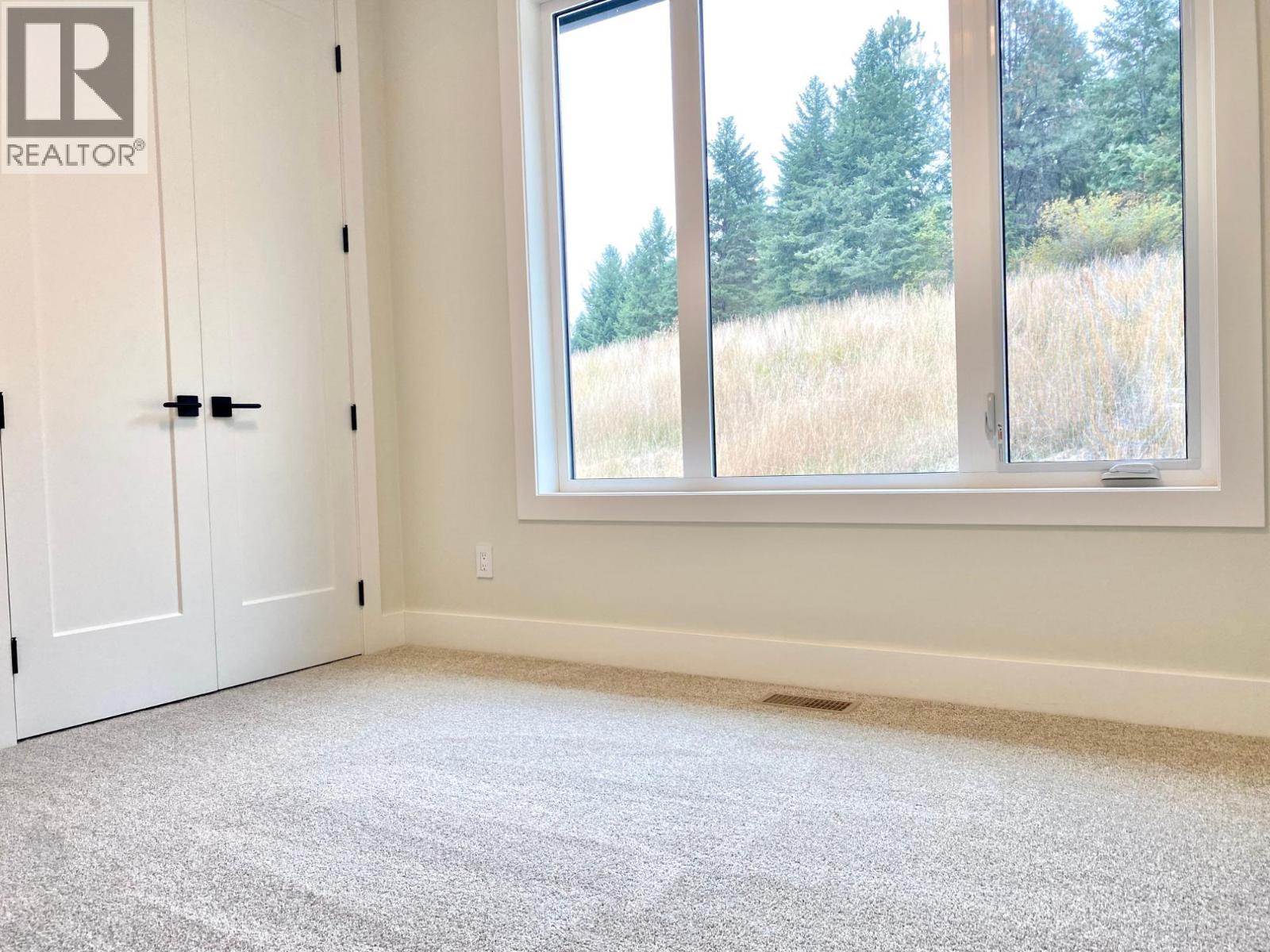 8781 RIVERSIDE Drive, Grand Forks