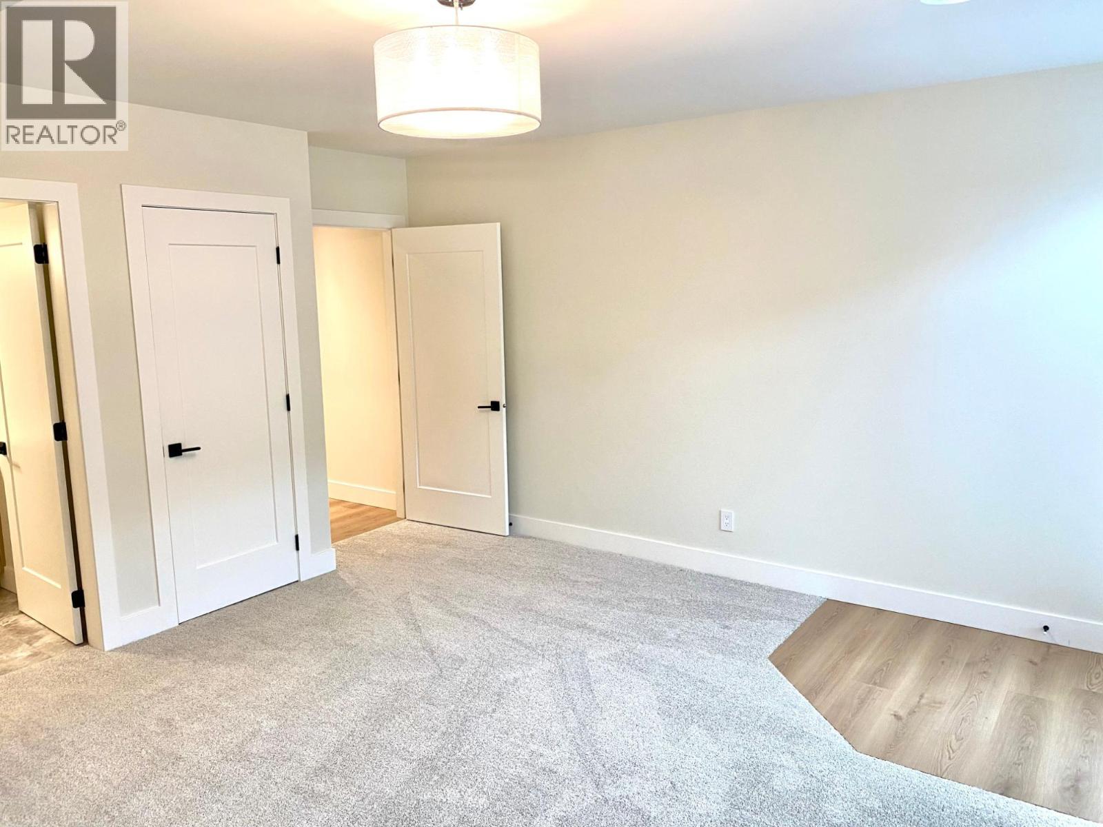 8781 RIVERSIDE Drive, Grand Forks