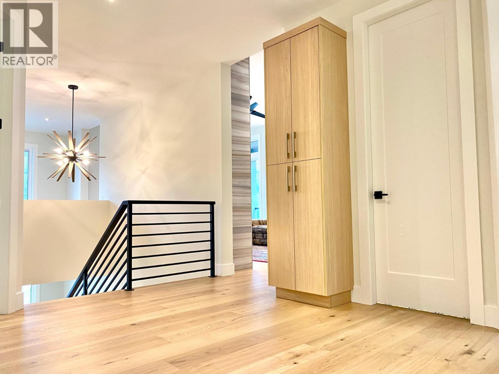 8781 RIVERSIDE Drive, Grand Forks