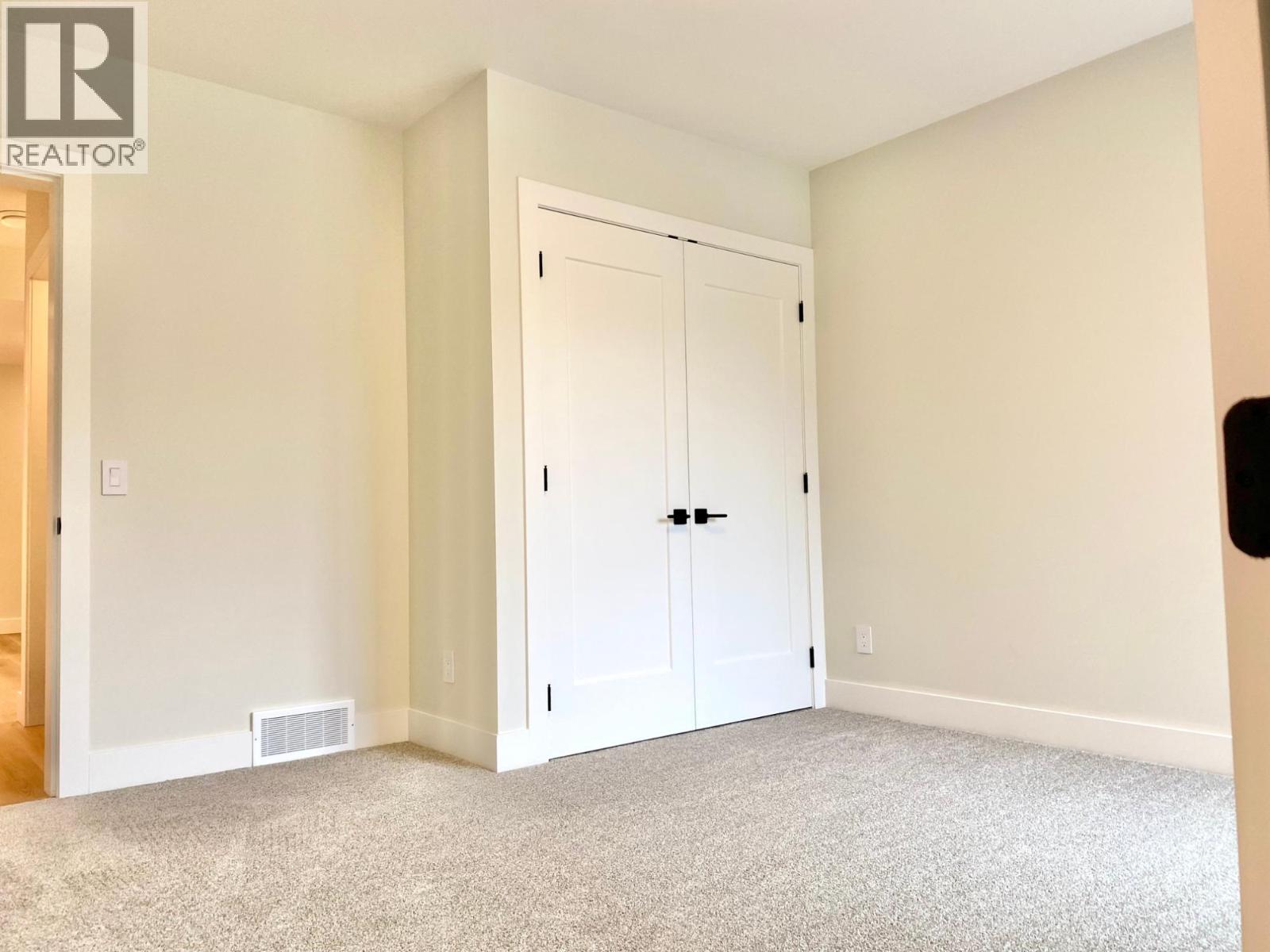 8781 RIVERSIDE Drive, Grand Forks