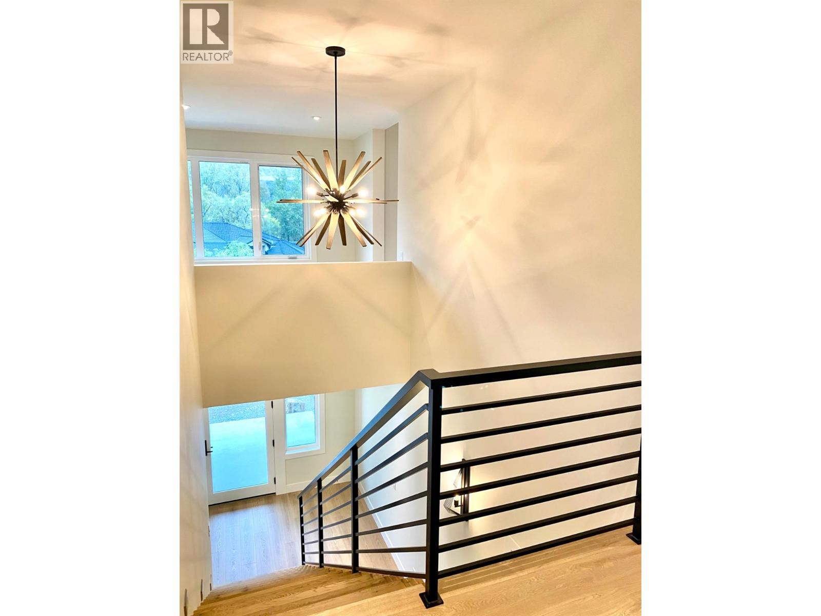 8781 RIVERSIDE Drive - 32