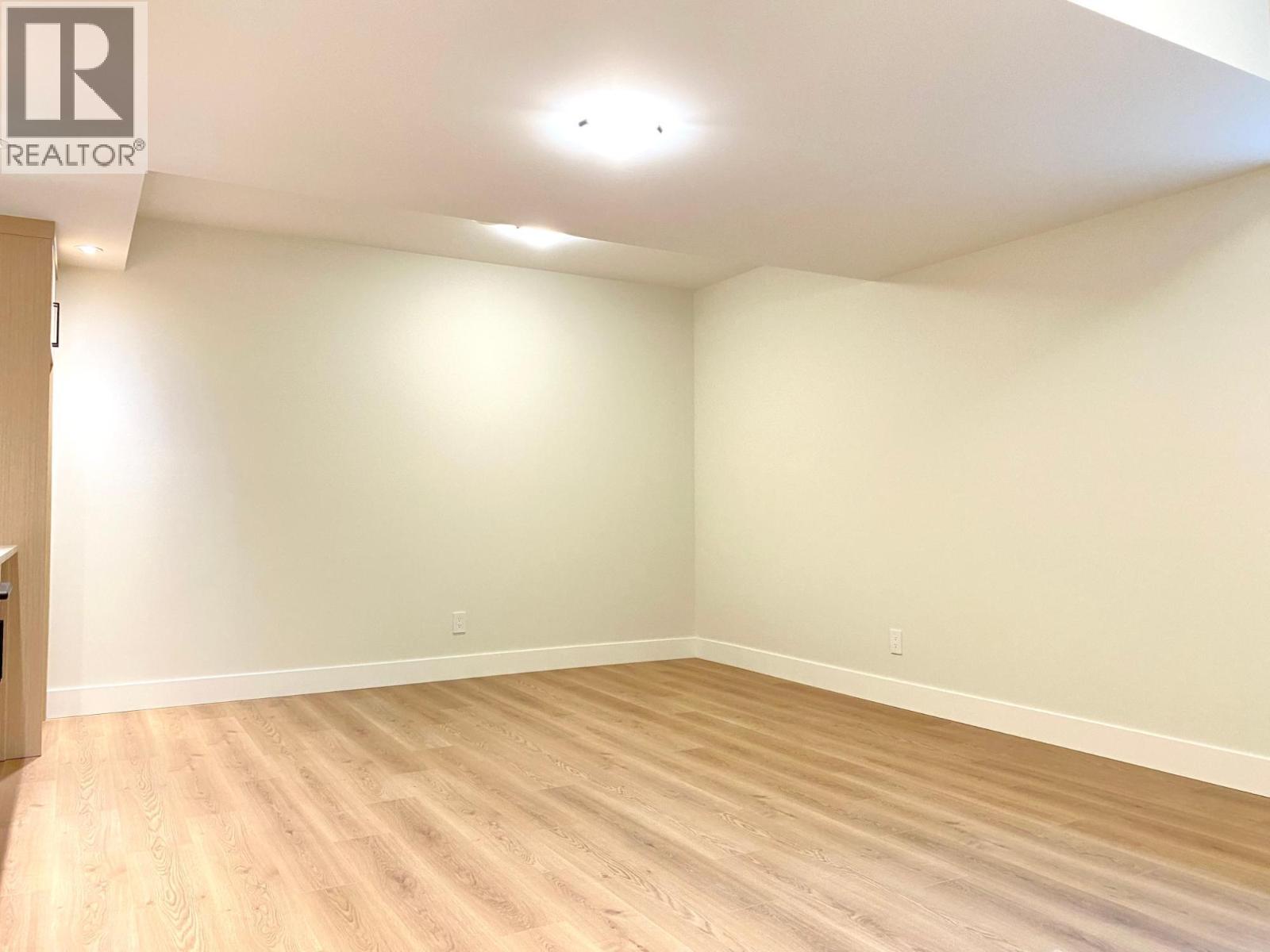 8781 RIVERSIDE Drive - 34
