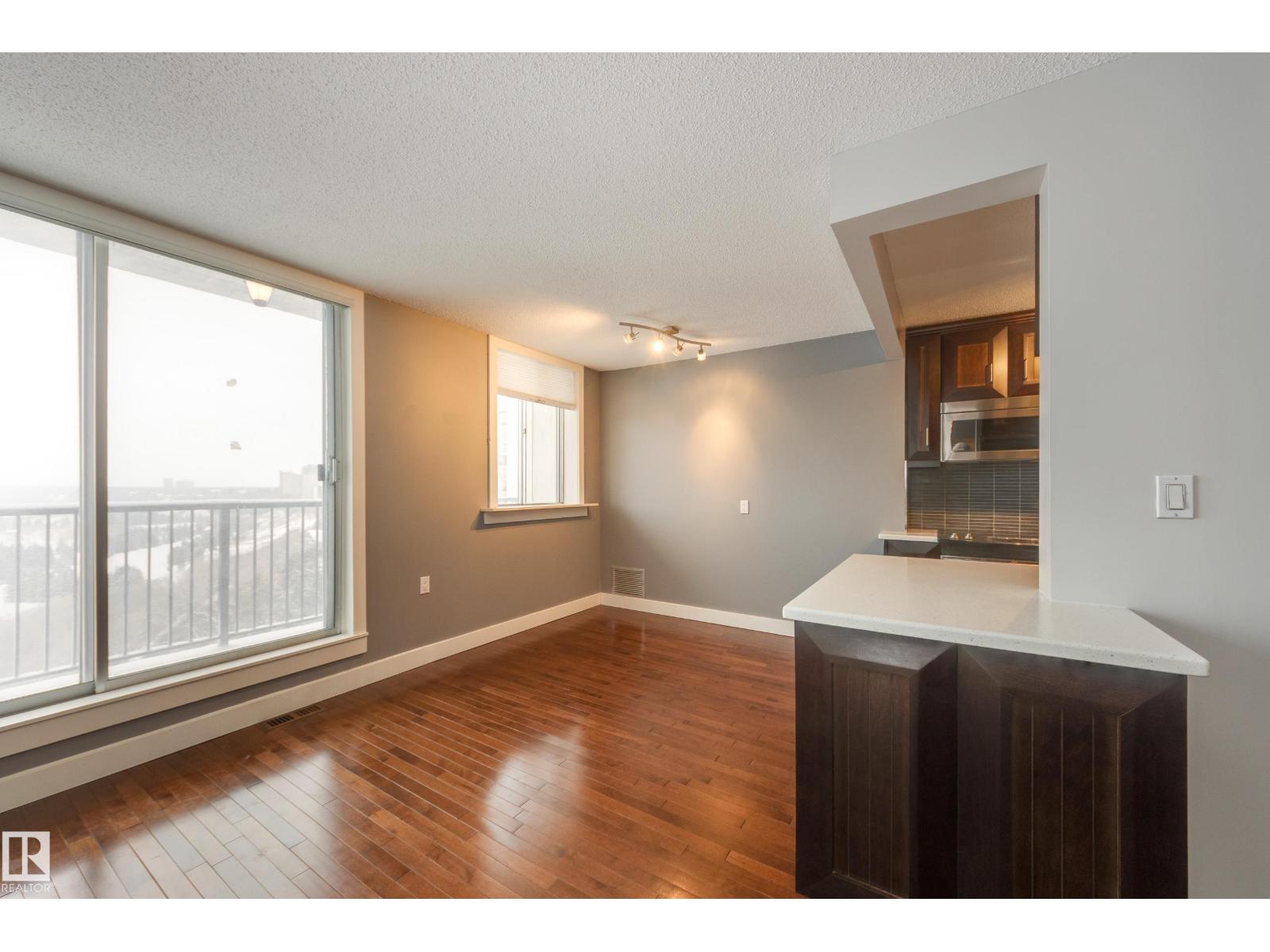 #702 11307 99 AV NW, Edmonton