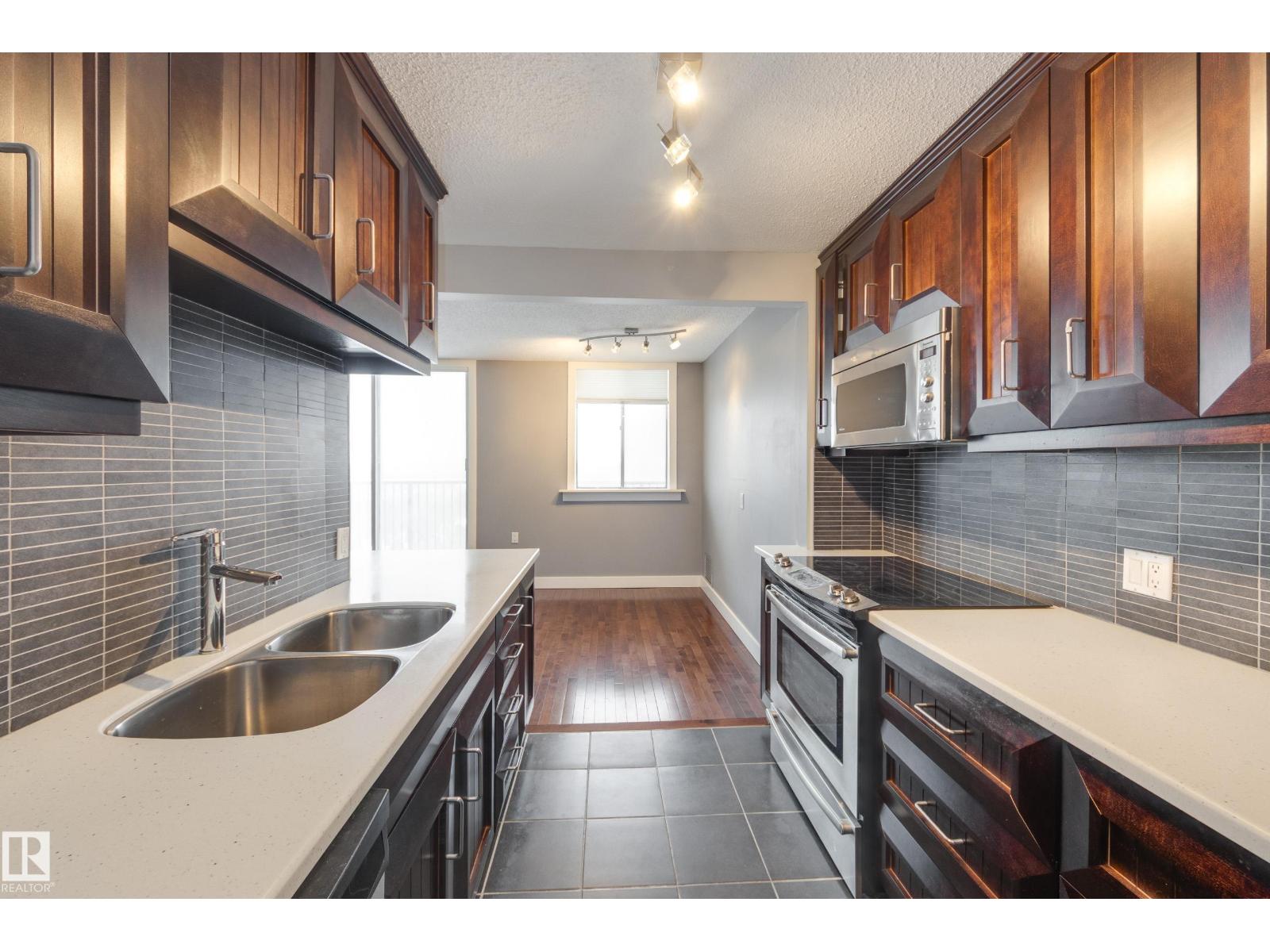 #702 11307 99 AV NW, Edmonton