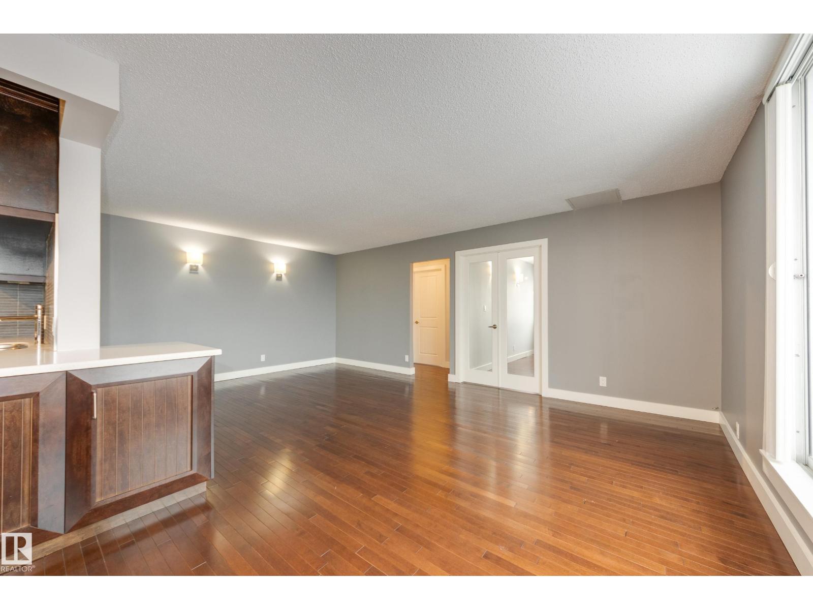 #702 11307 99 AV NW, Edmonton