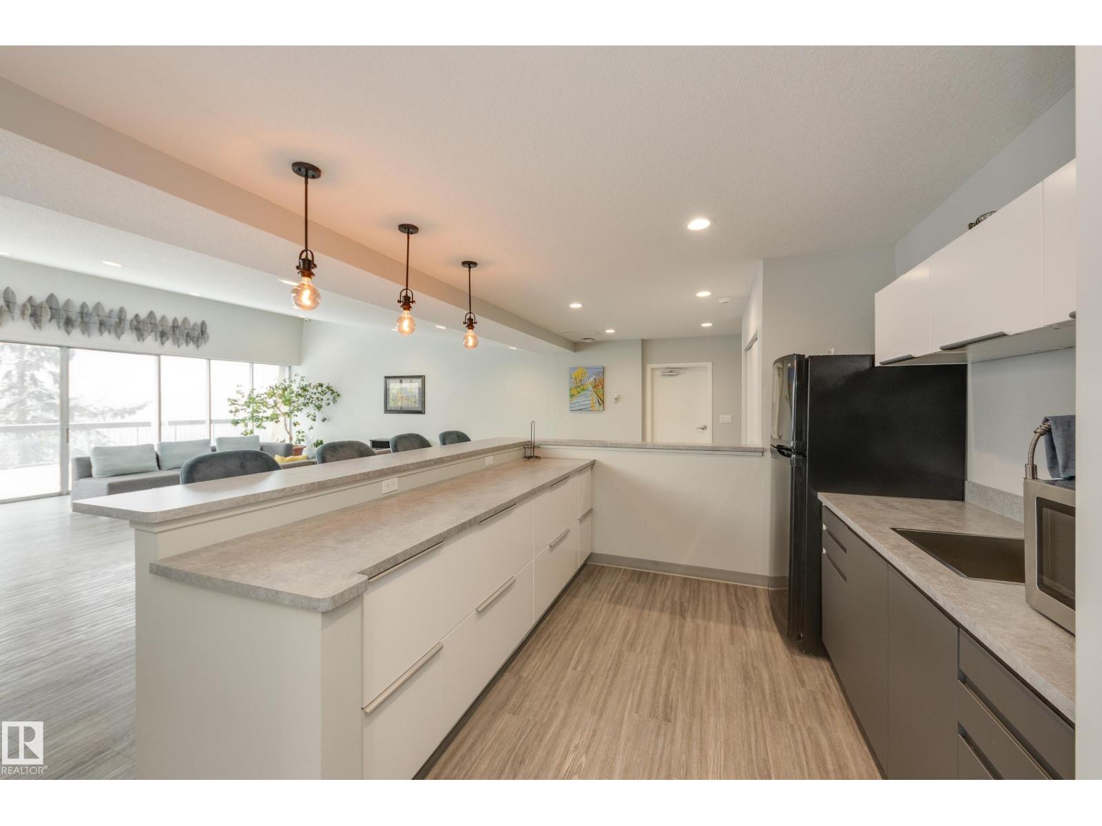 #702 11307 99 AV NW, Edmonton