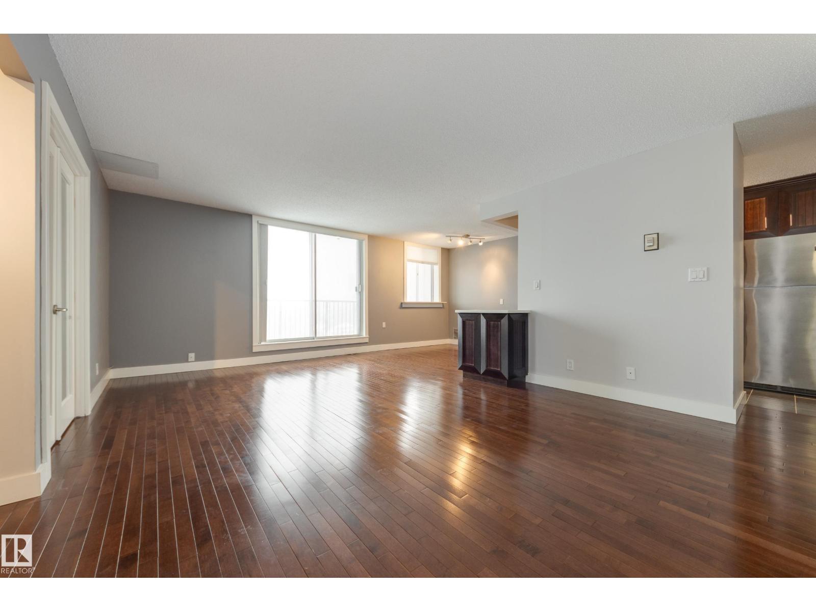 #702 11307 99 AV NW, Edmonton