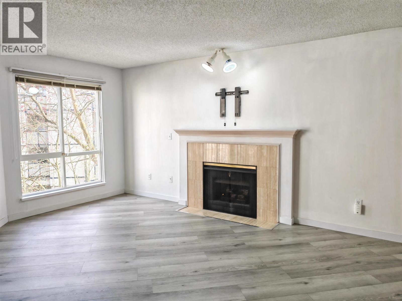 235 7451 MOFFATT ROAD, Richmond