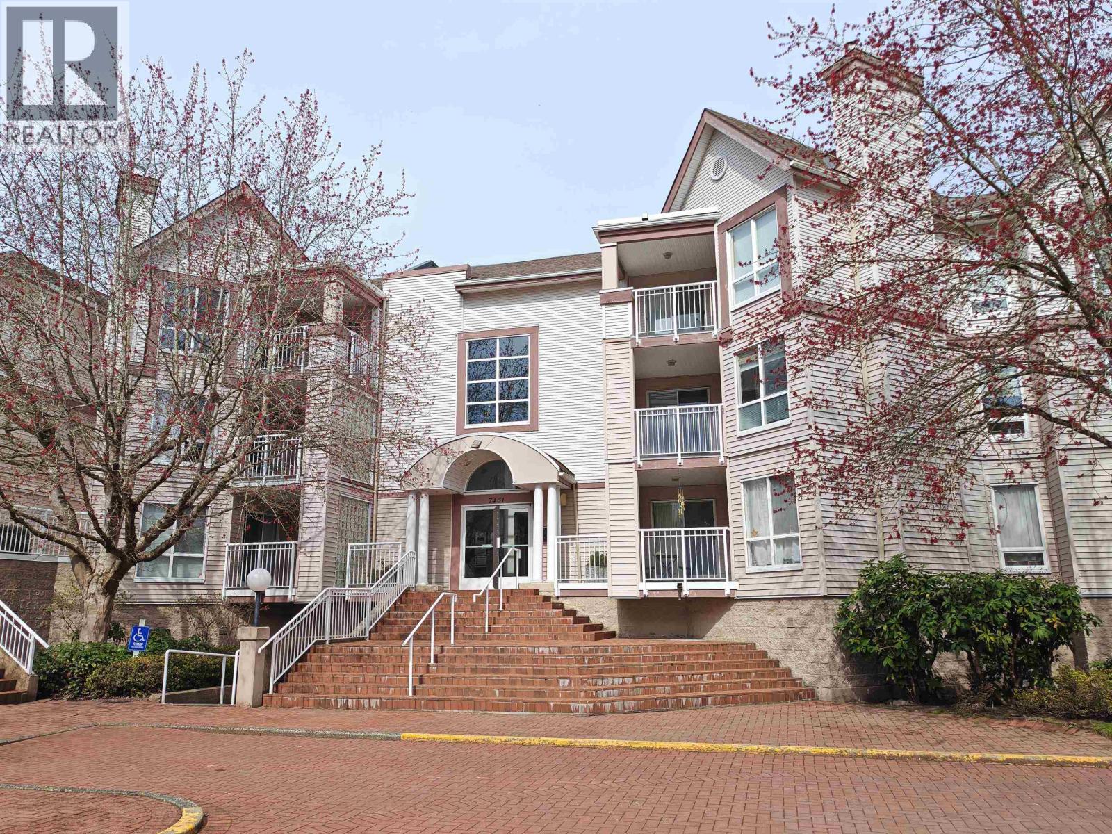 235 7451 MOFFATT ROAD, Richmond