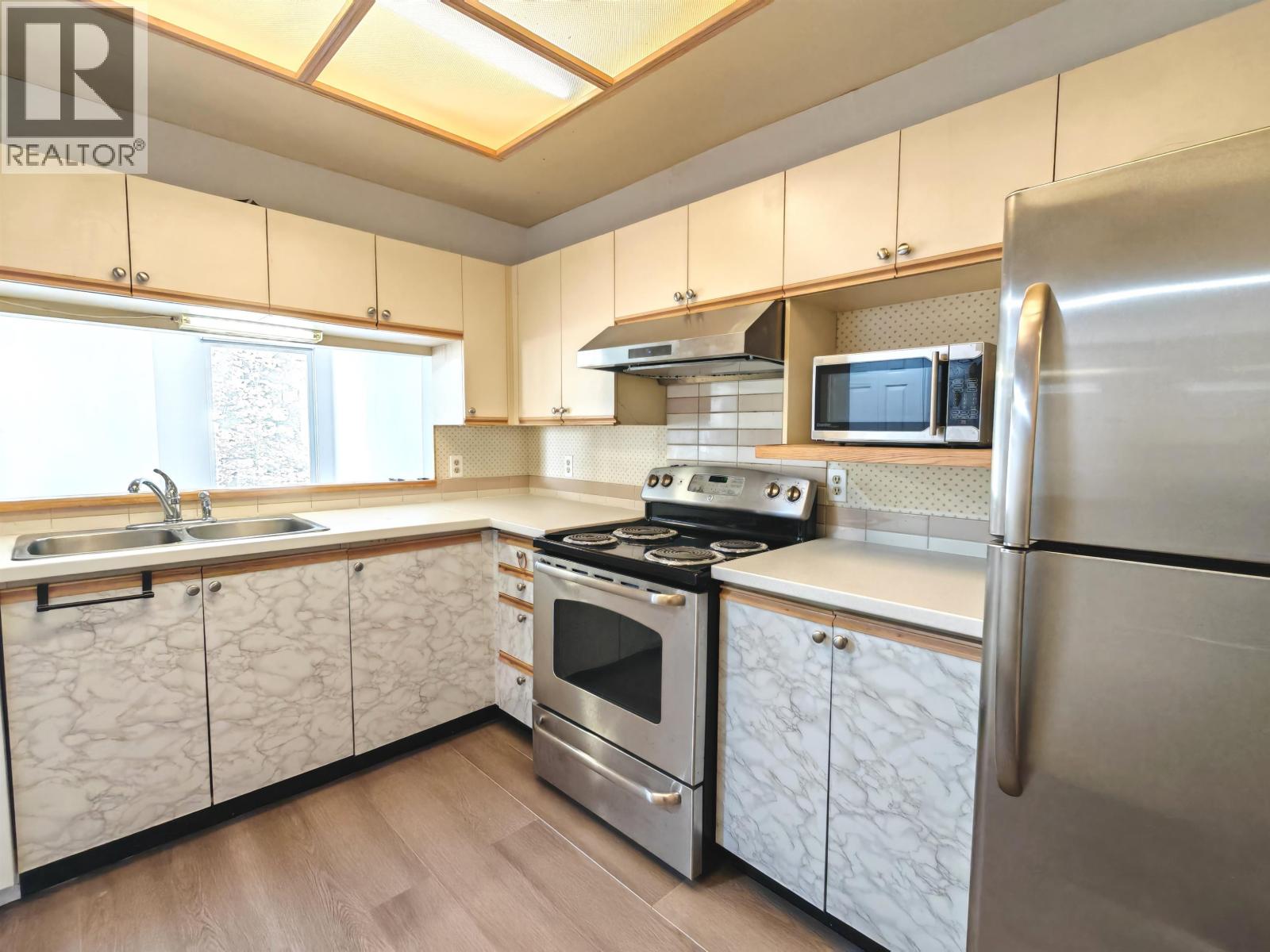 235 7451 MOFFATT ROAD, Richmond