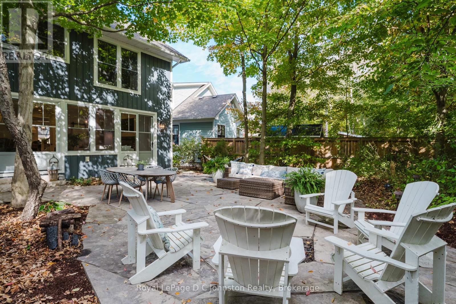 Fire-pit Area perfect for entertaining