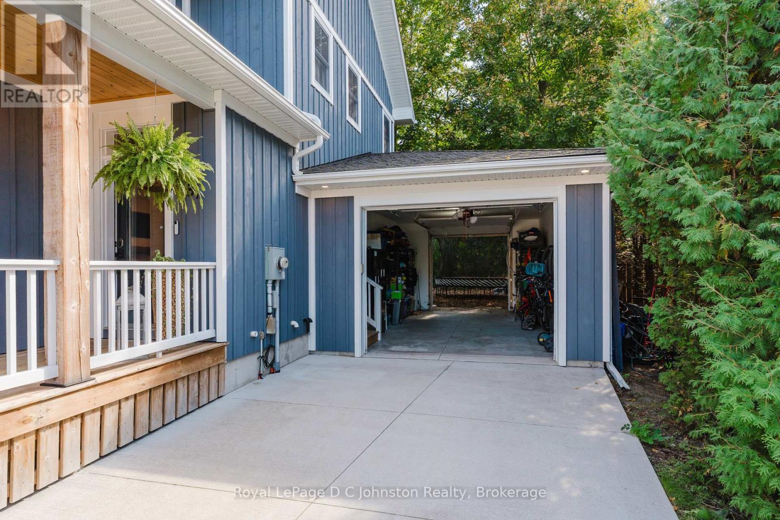 Easy backyard access or boat & trailer storage