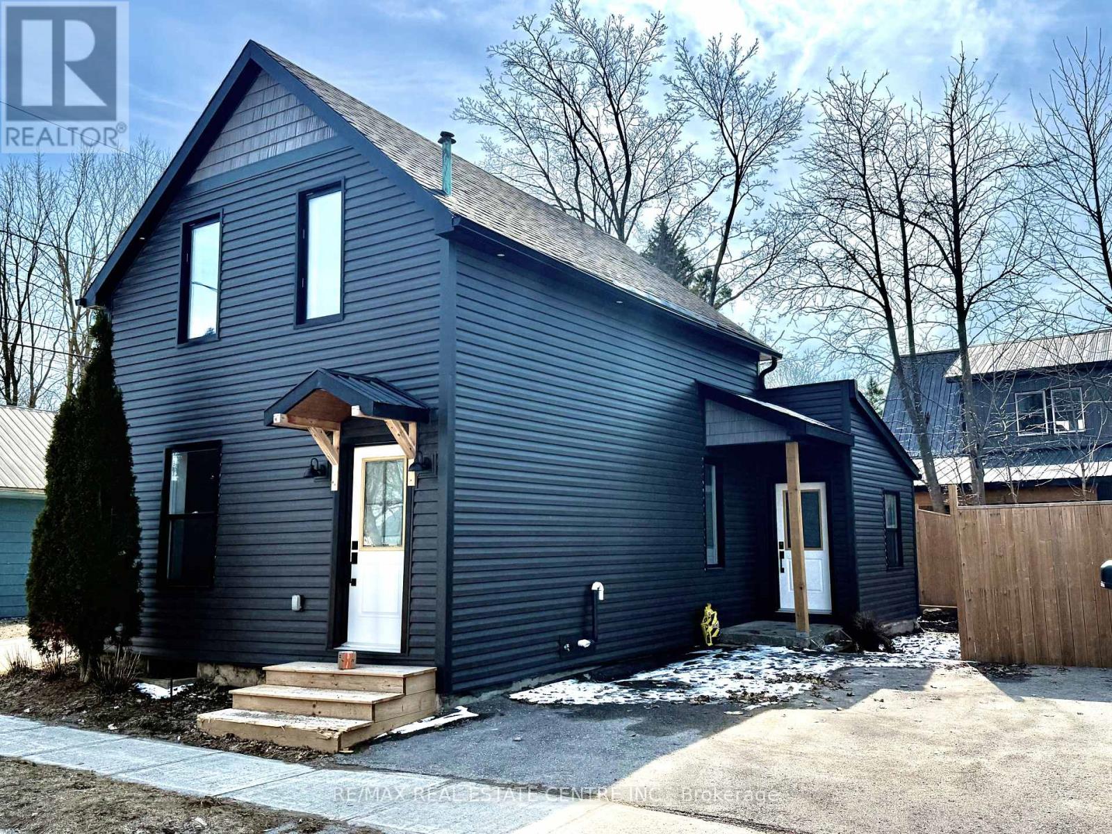 125 JAMES STREET S - 1