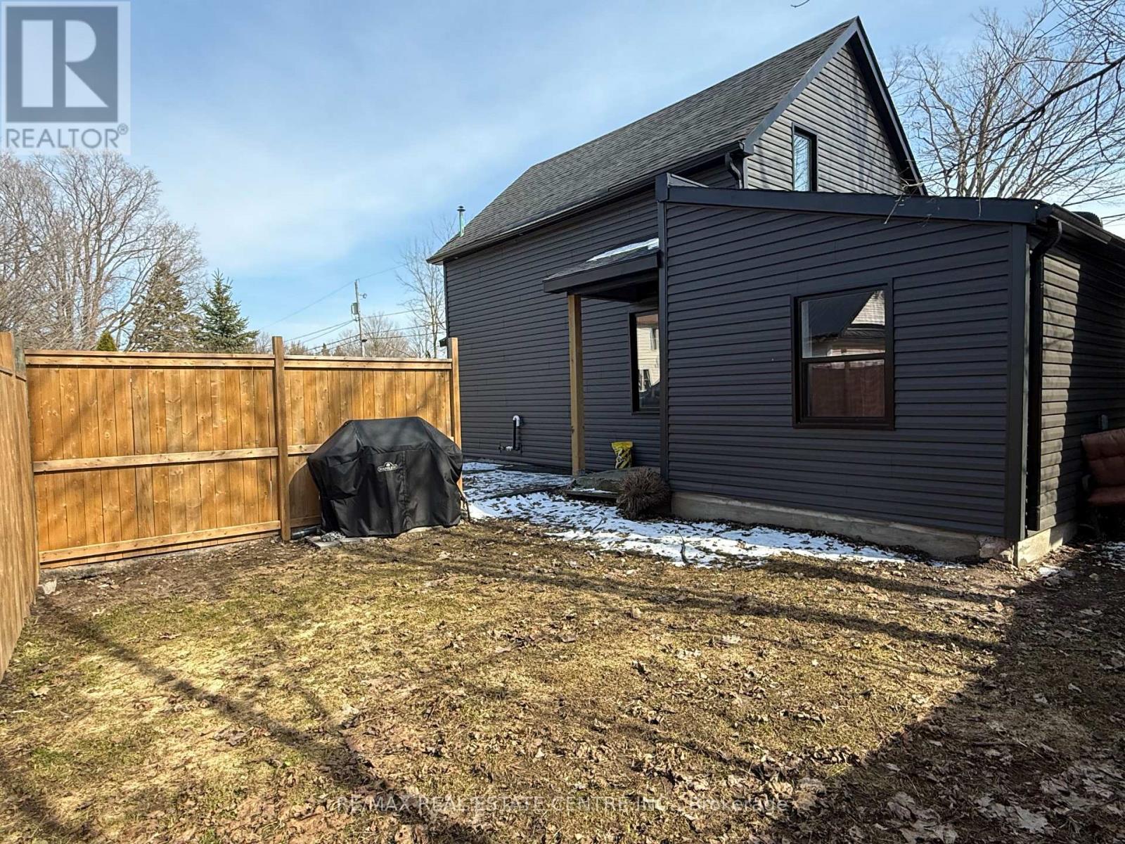 125 JAMES STREET S - 27