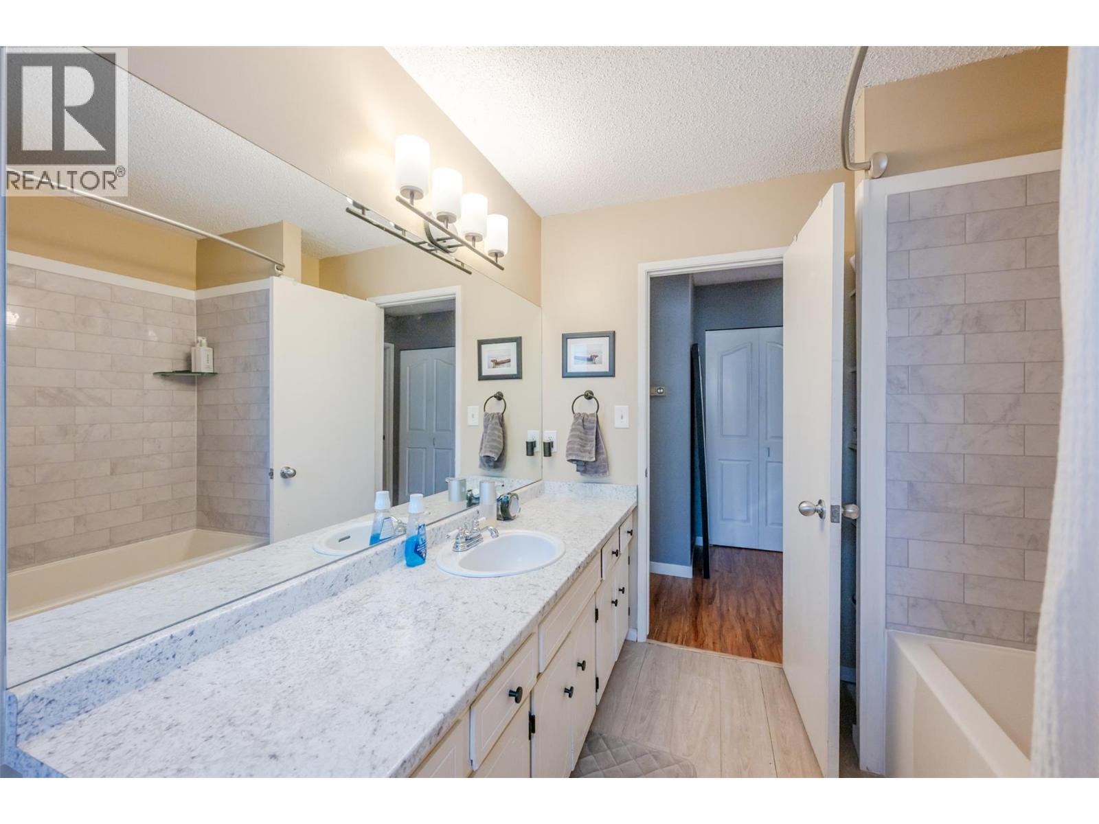 3853 Glenway Road - 19
