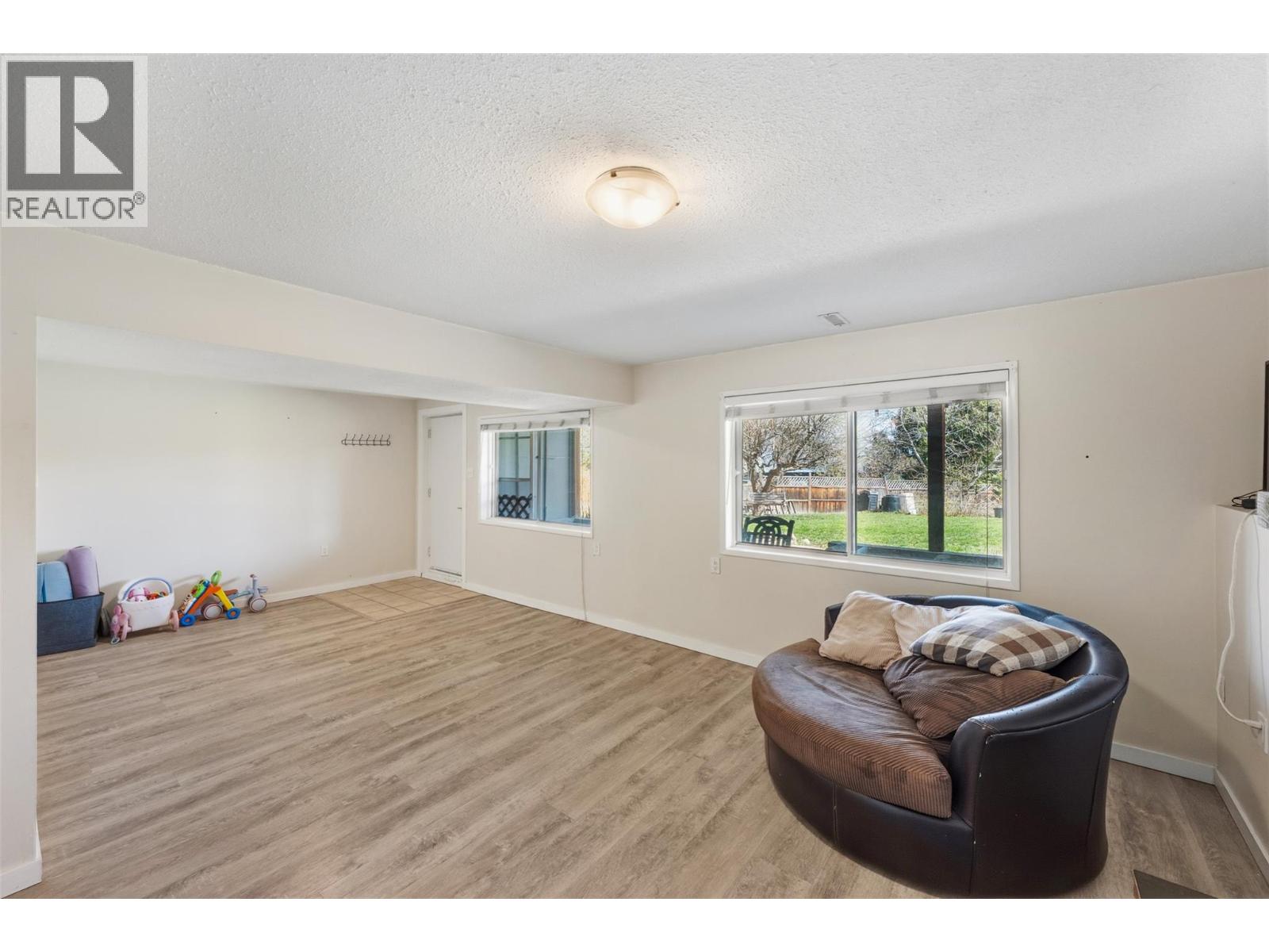 3853 Glenway Road - 25