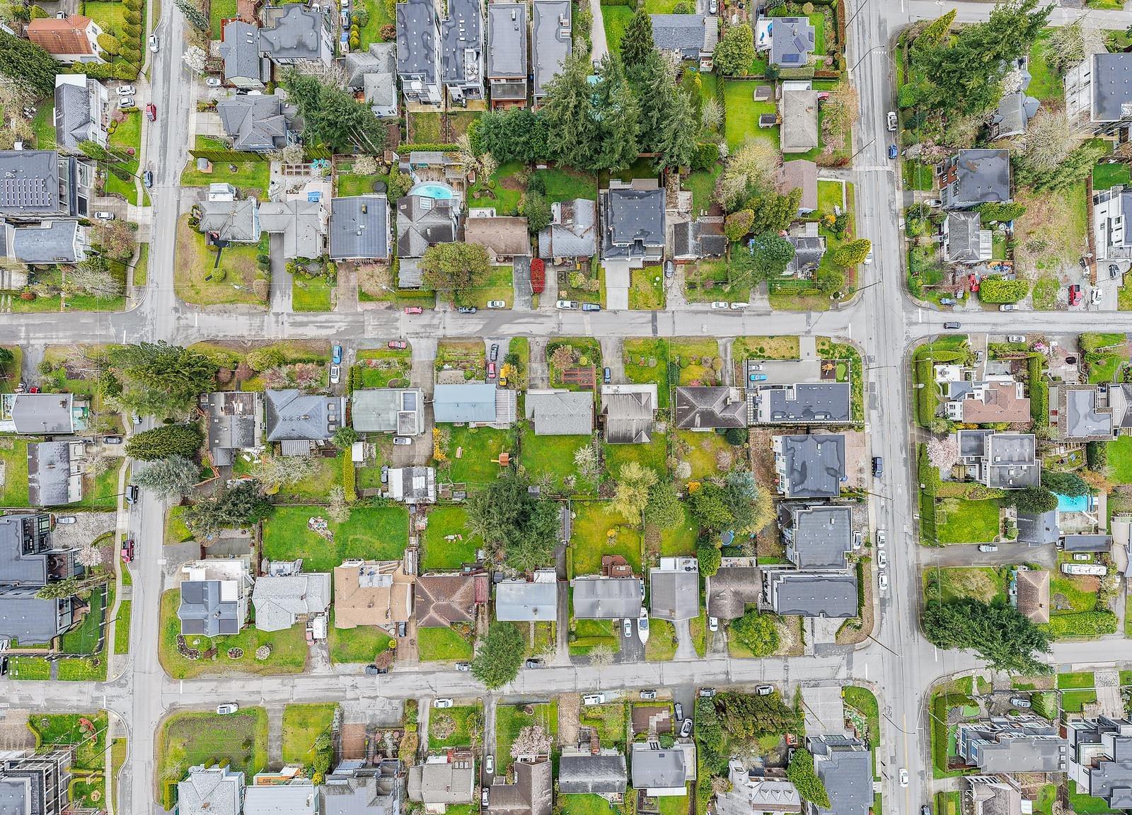 1243 PARKER STREET, White Rock