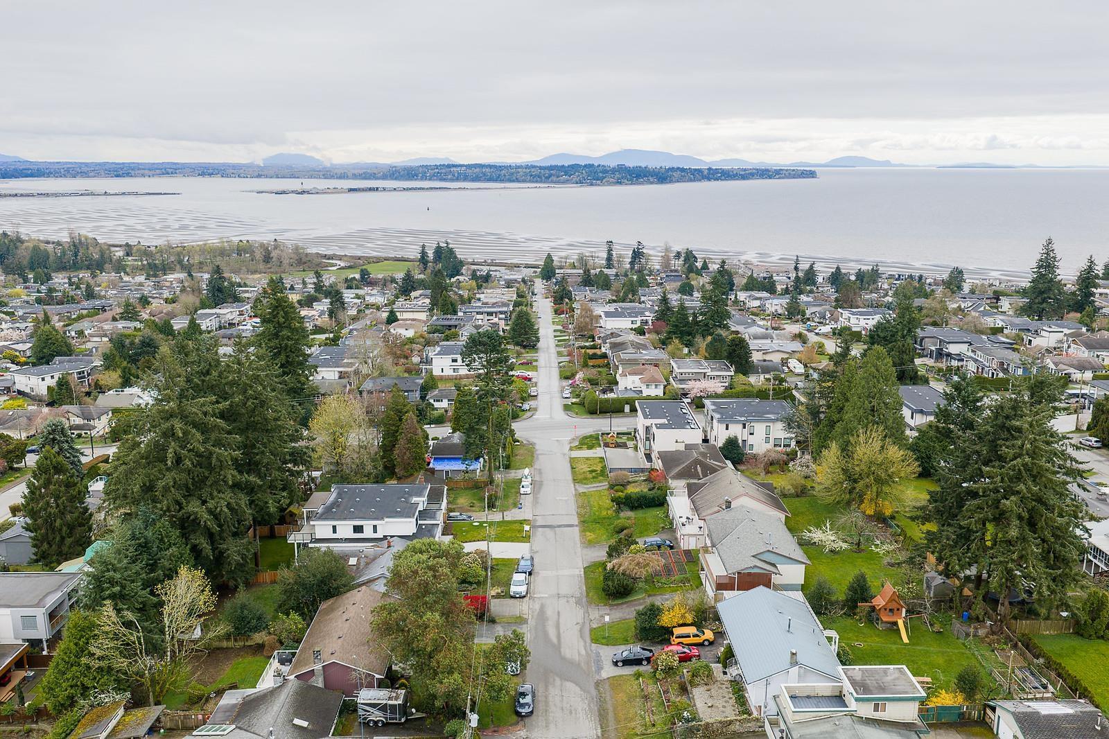 1243 PARKER STREET, White Rock