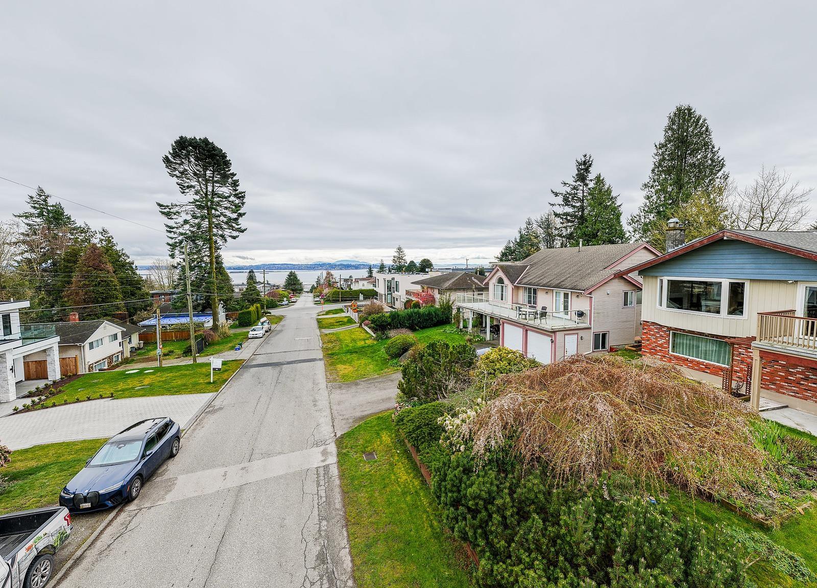 1243 PARKER STREET, White Rock