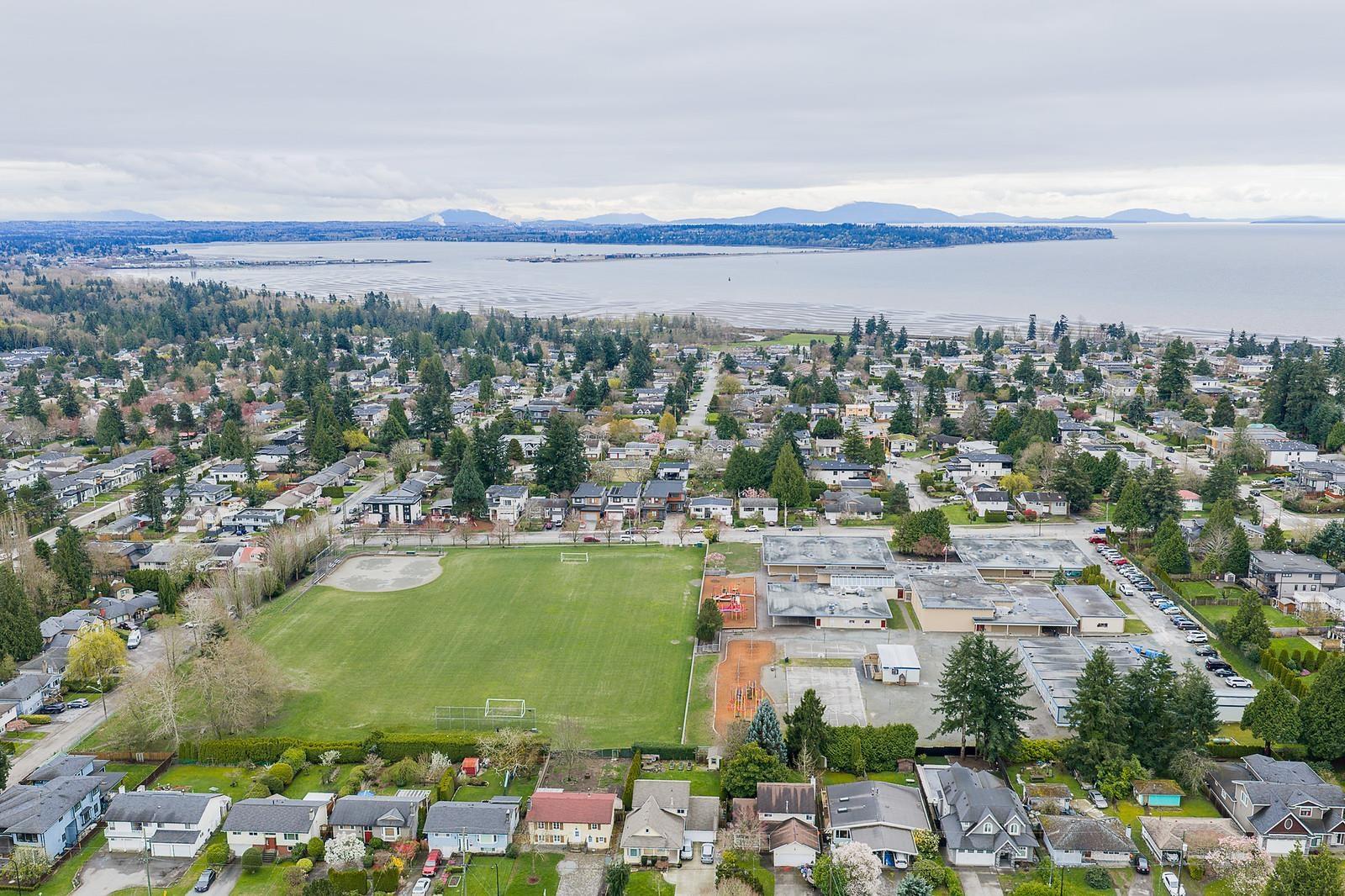 1243 PARKER STREET, White Rock