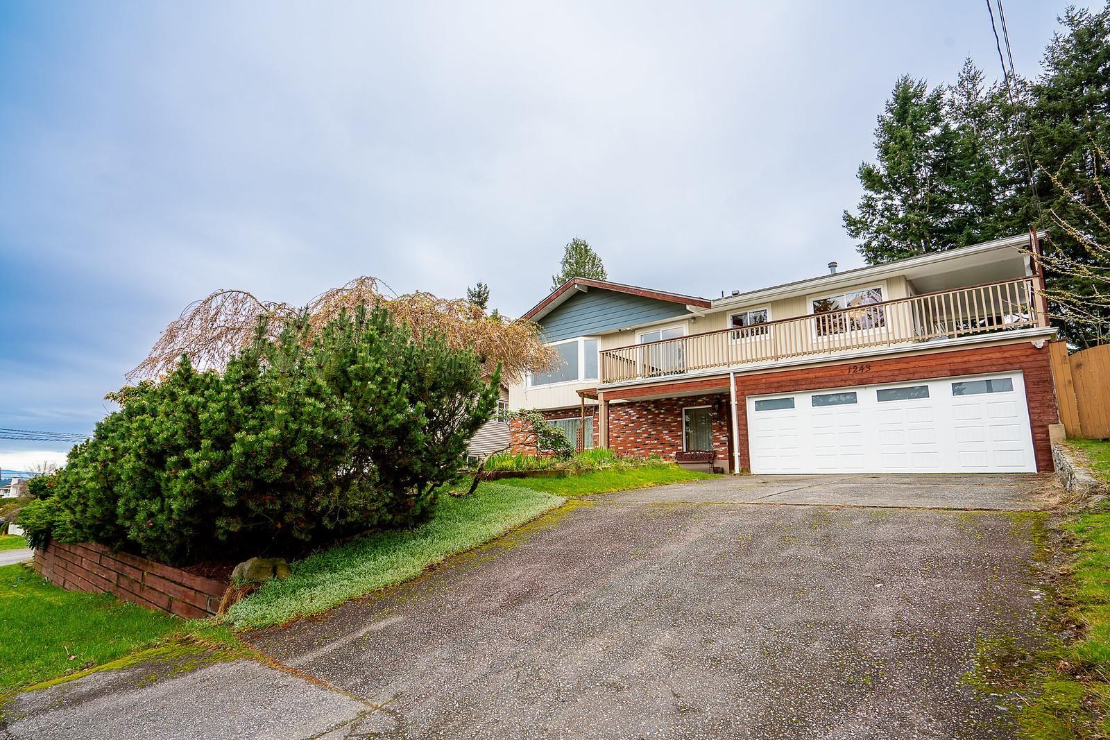 1243 PARKER STREET, White Rock