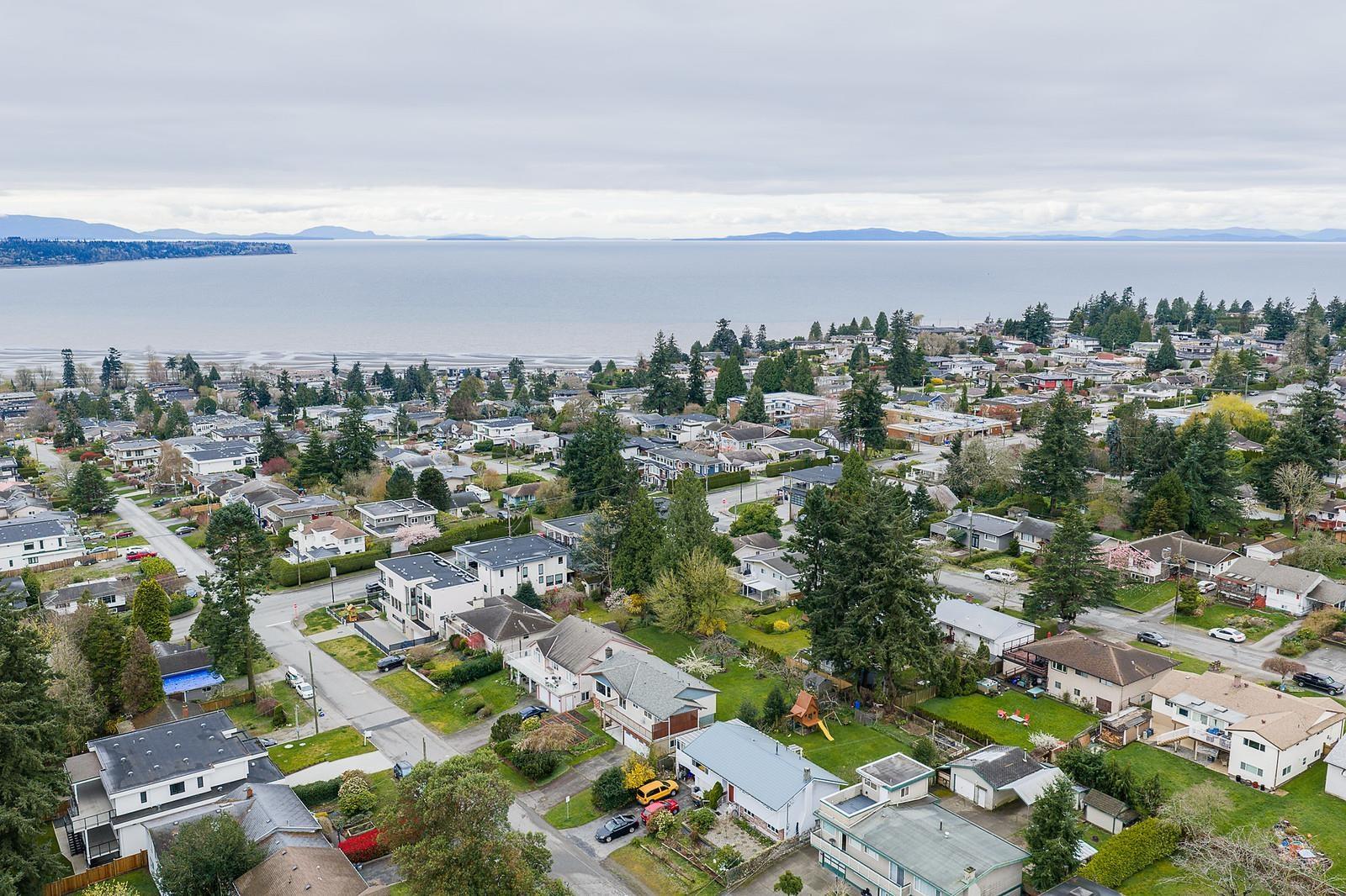 1243 PARKER STREET, White Rock