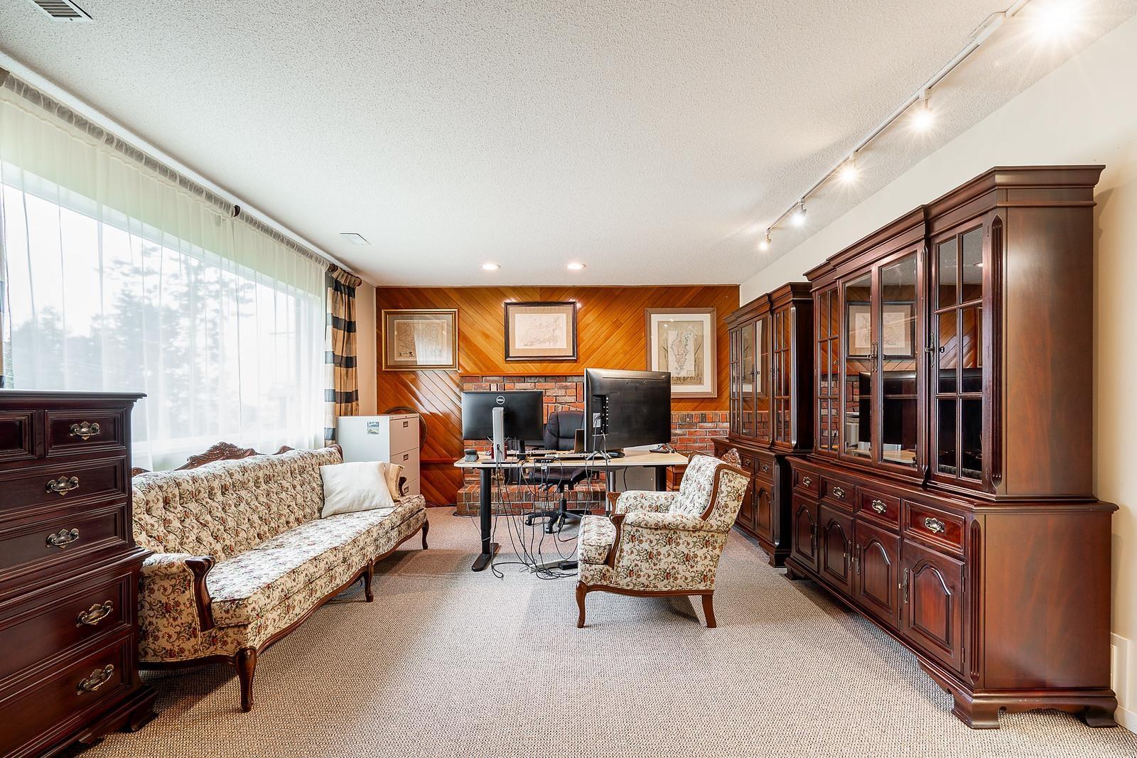 1243 PARKER STREET, White Rock