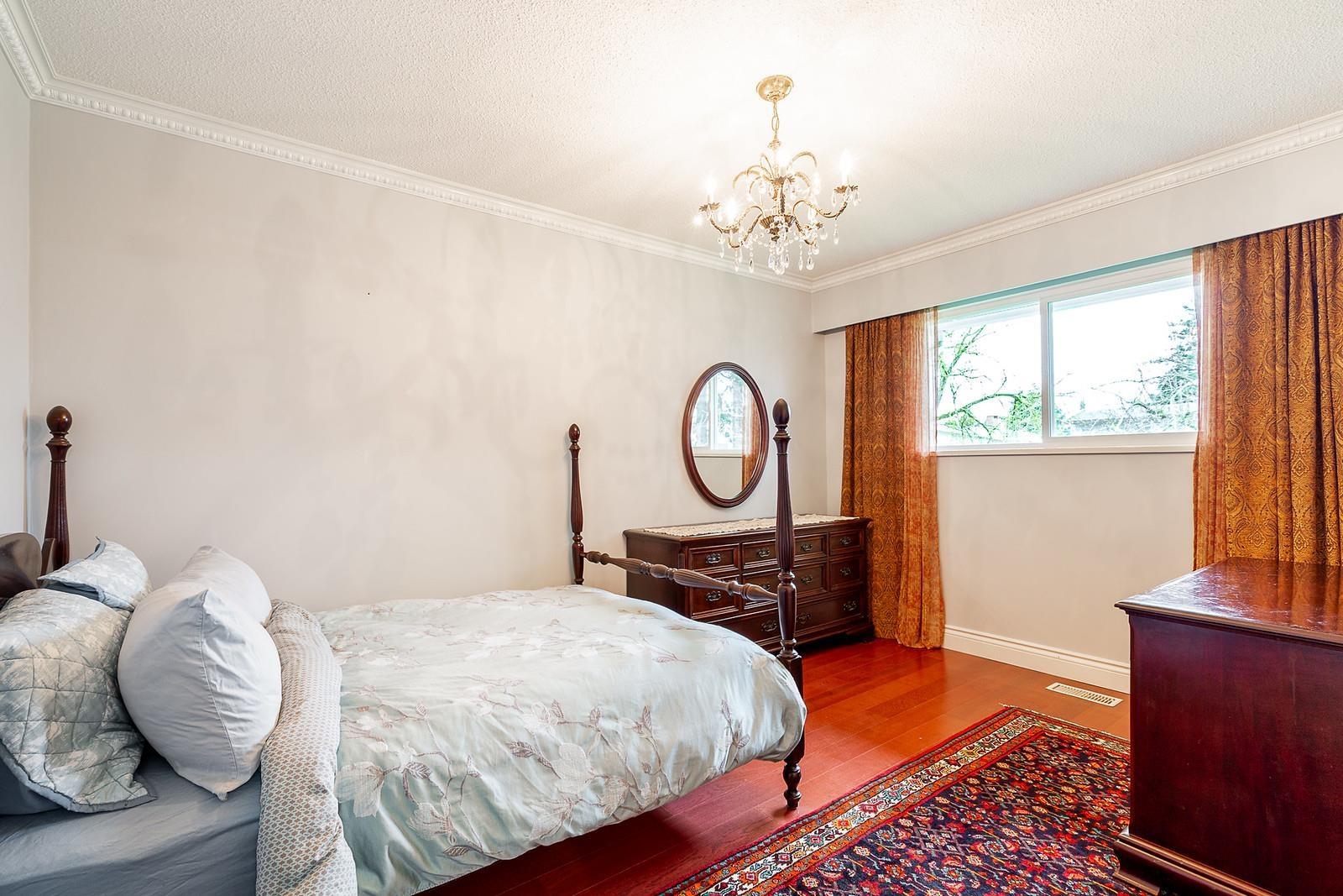 1243 PARKER STREET, White Rock