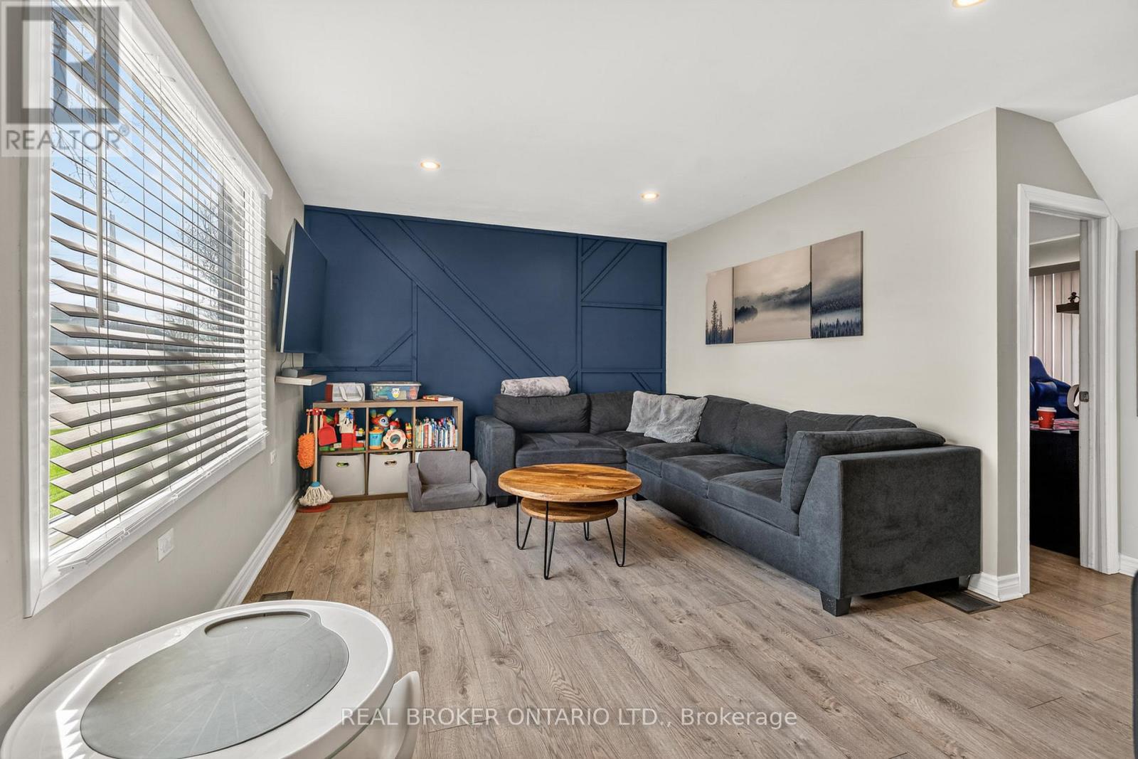 325 CROWLAND AVENUE - 11