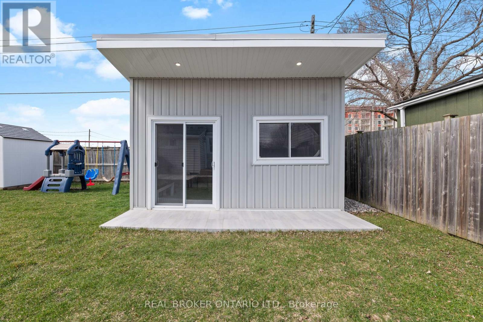 325 CROWLAND AVENUE - 21