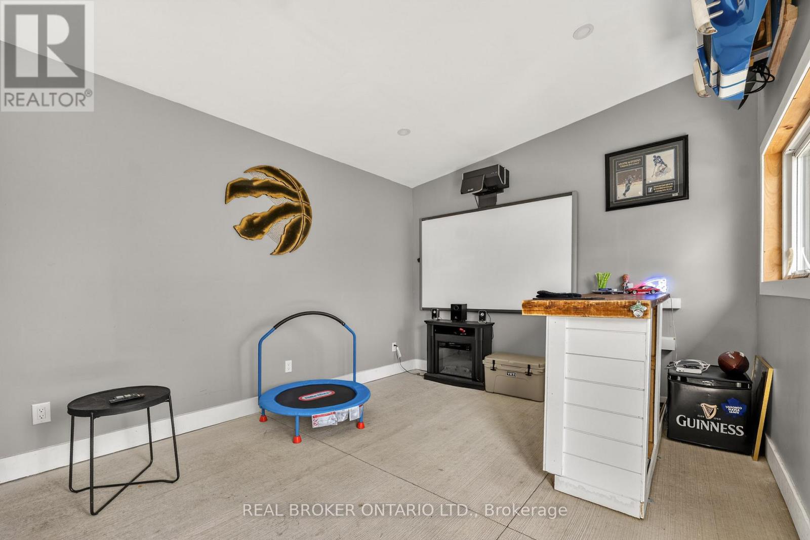 325 CROWLAND AVENUE - 22