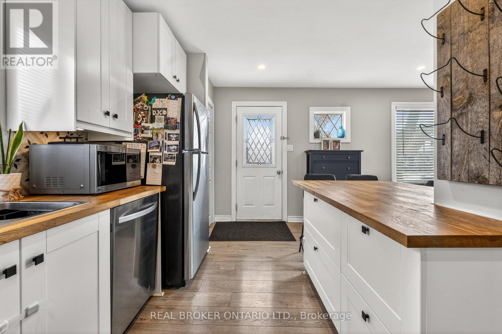 325 CROWLAND AVENUE - 7