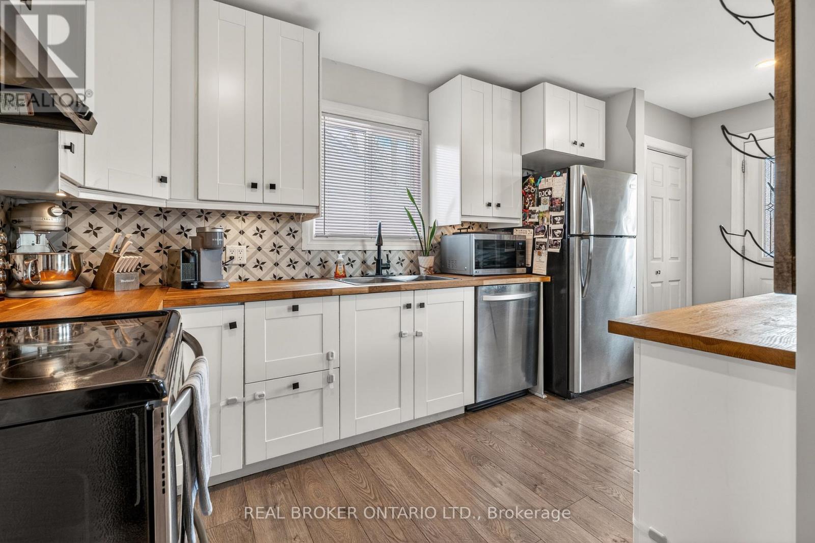 325 CROWLAND AVENUE - 8