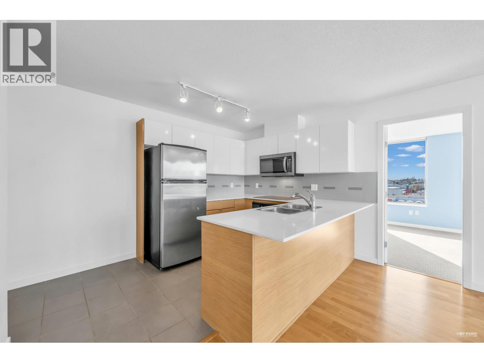 1002 4178 DAWSON STREET, Burnaby