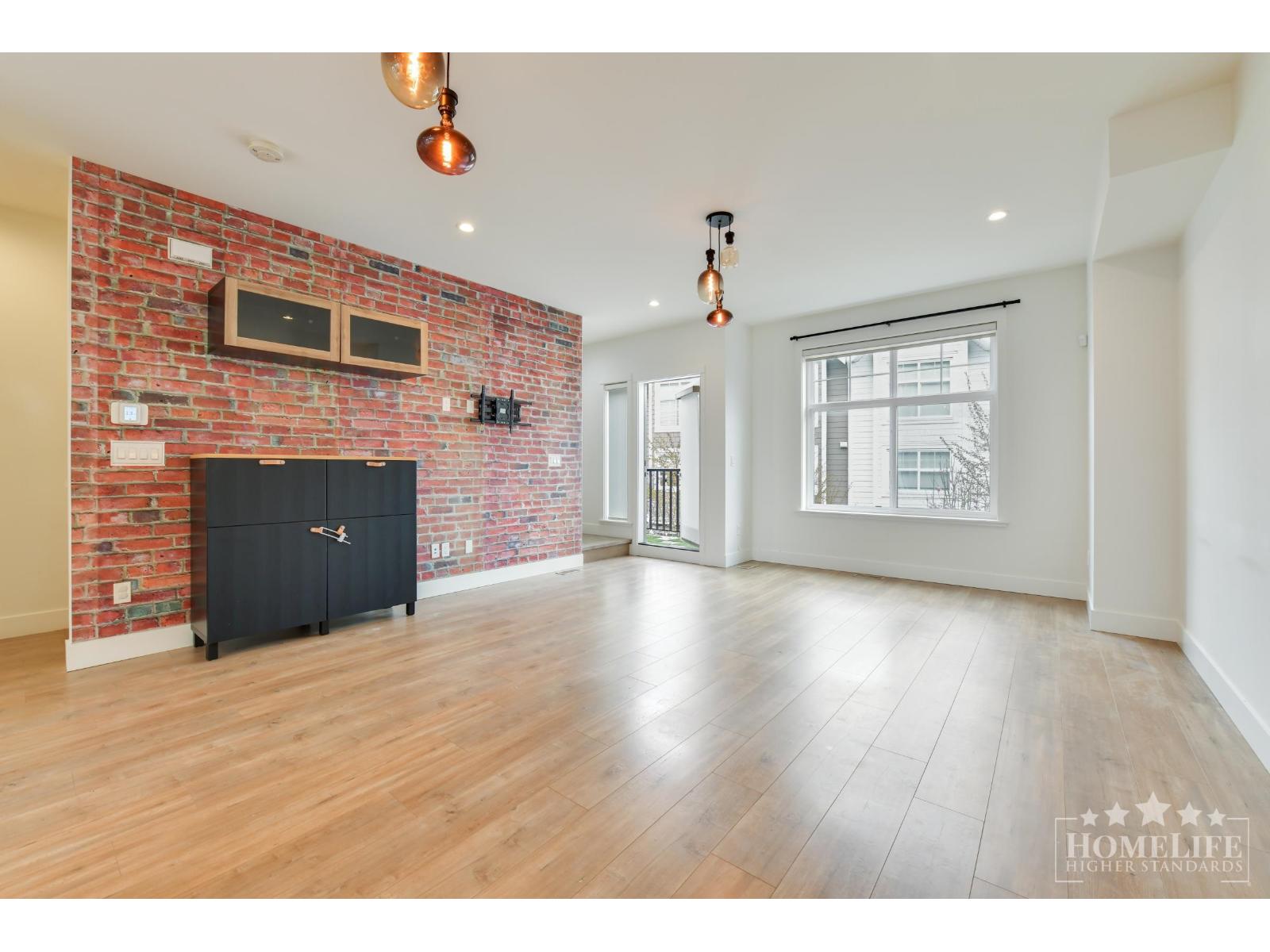 9 145641 WINTER CRESCENT, Surrey