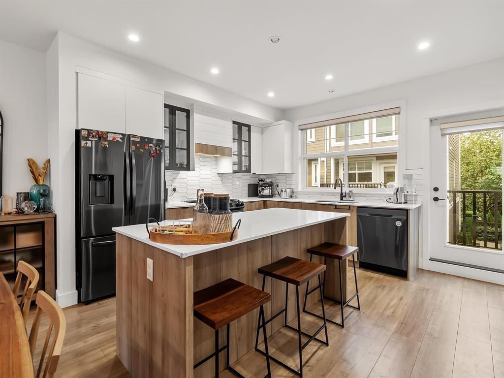 9 145641 WINTER CRESCENT, Surrey