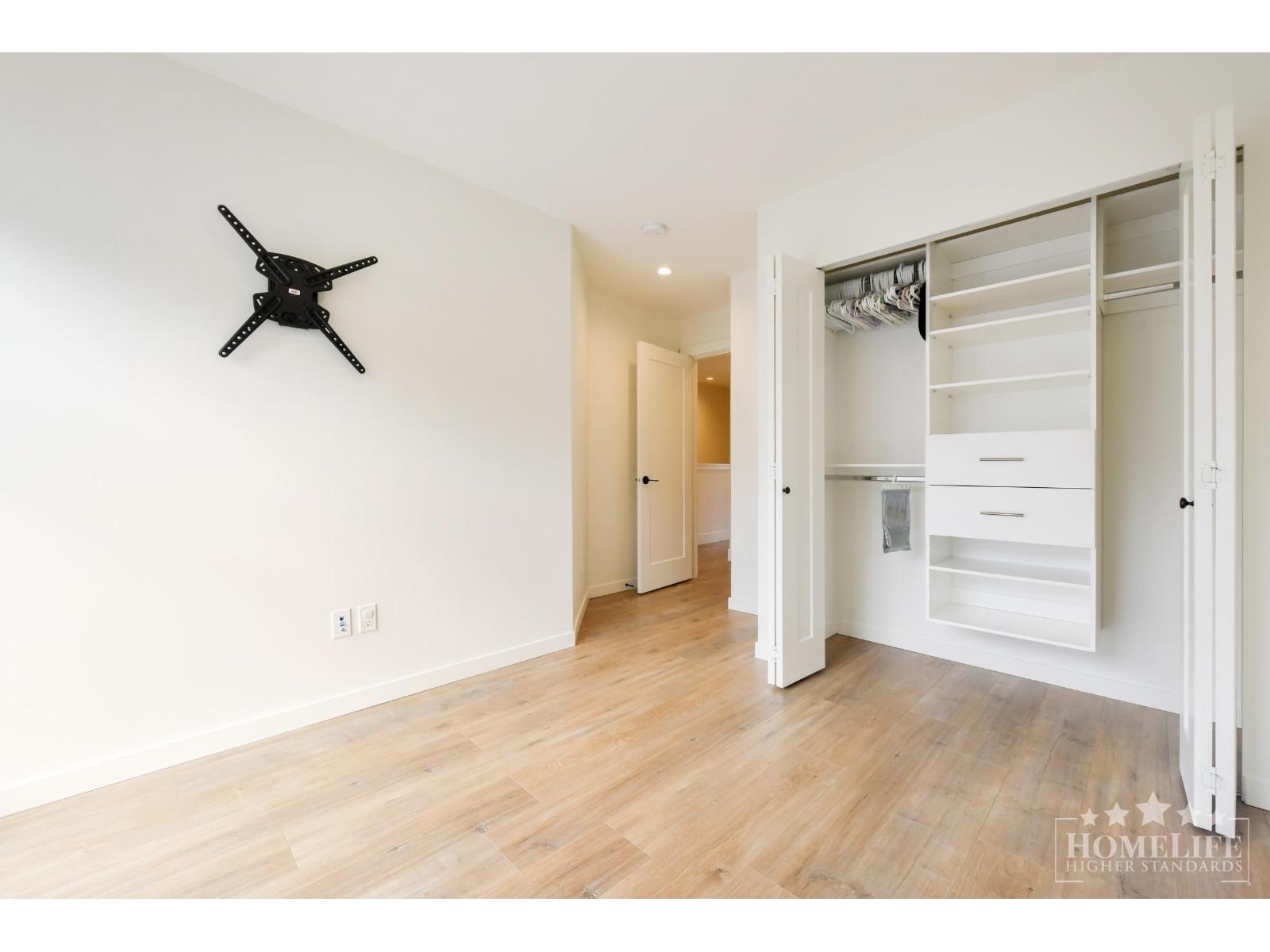 9 145641 WINTER CRESCENT, Surrey