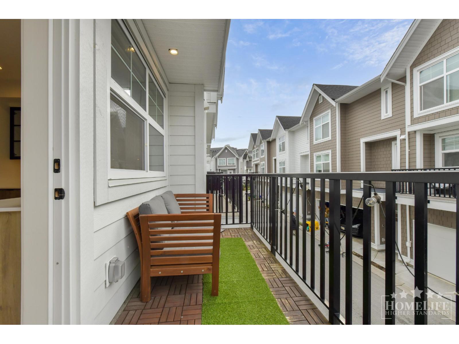 9 145641 WINTER CRESCENT, Surrey