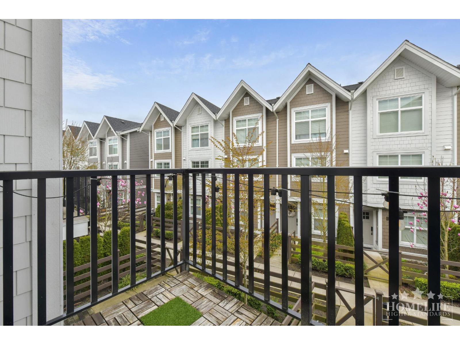 9 145641 WINTER CRESCENT, Surrey