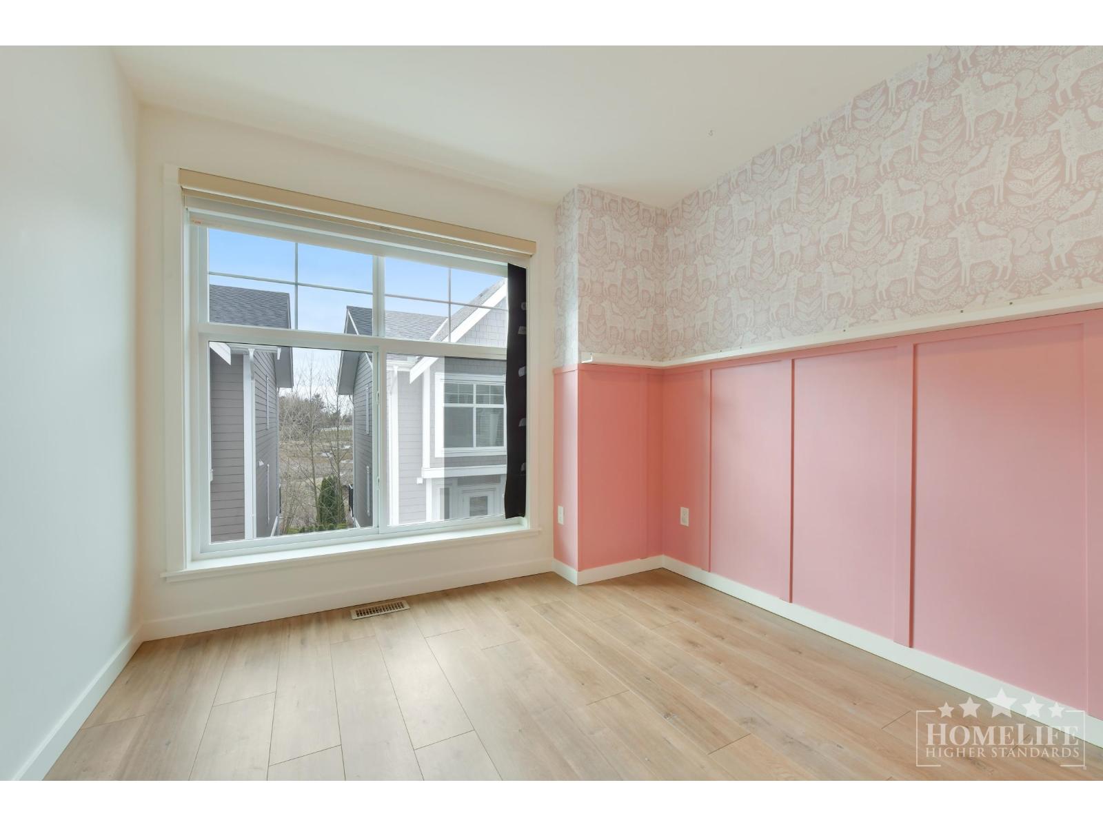 9 145641 WINTER CRESCENT, Surrey