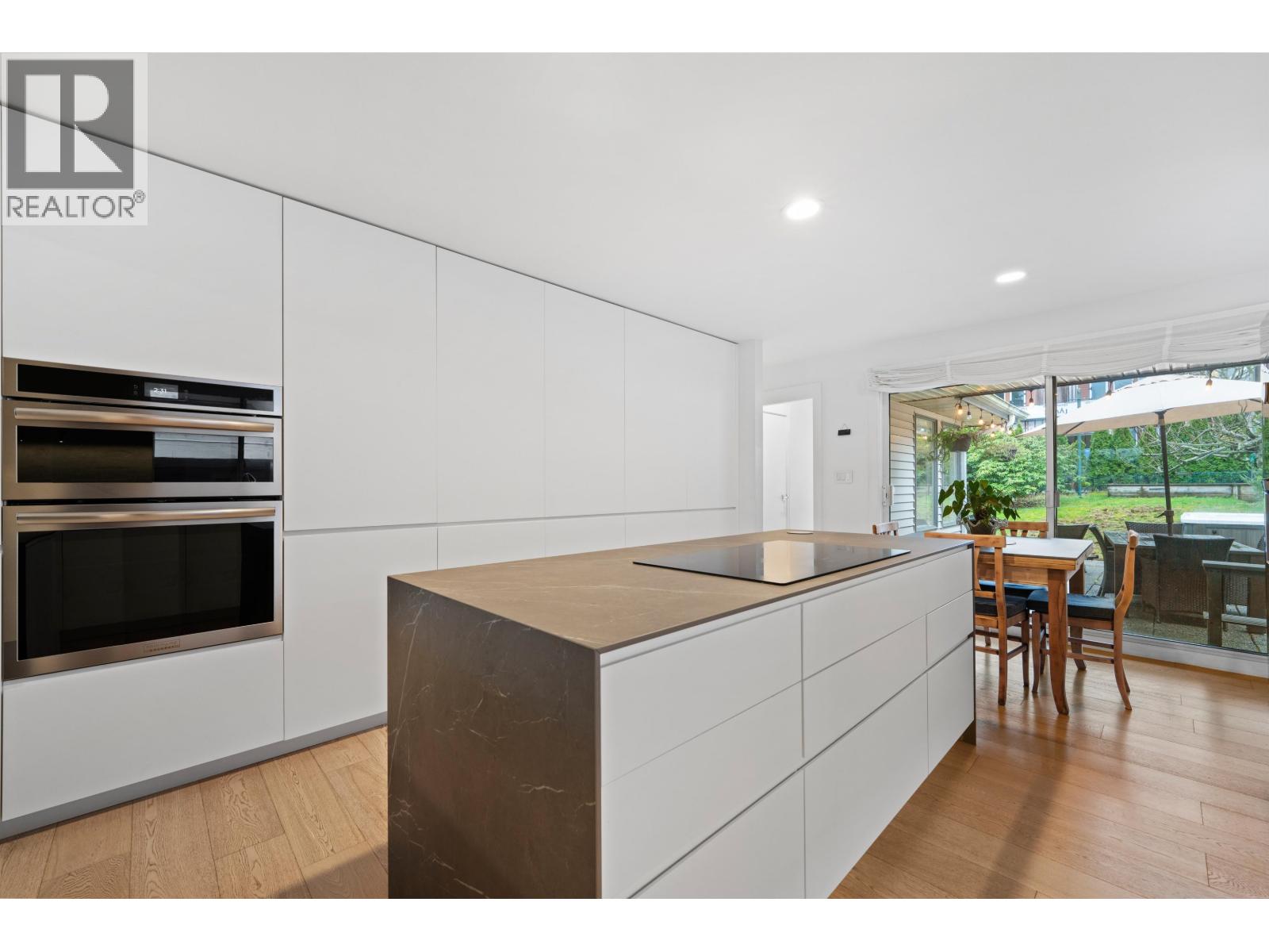 6422 DOUGLAS STREET — photo 10