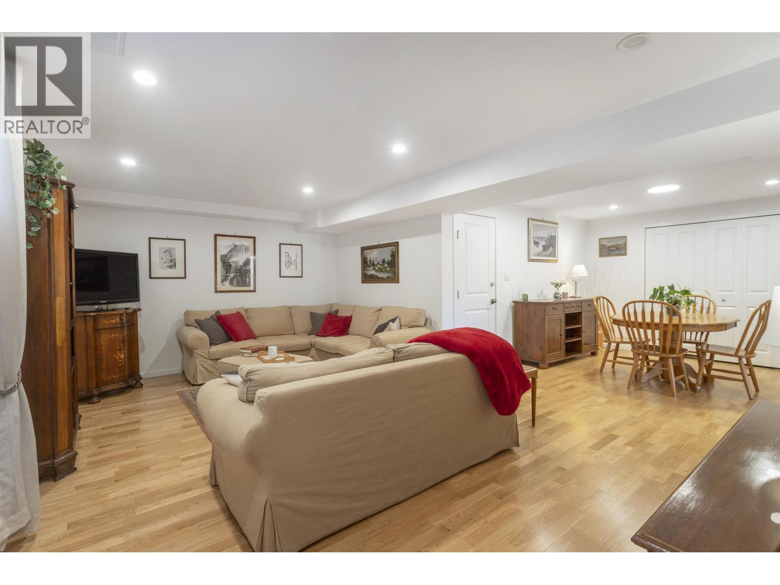 6422 DOUGLAS STREET — photo 24
