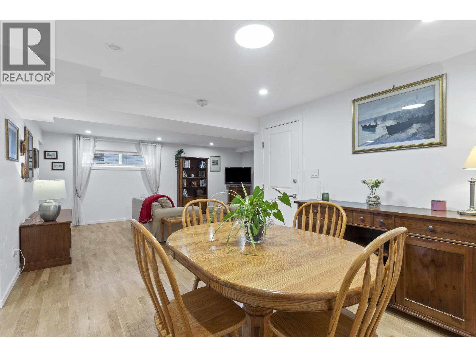 6422 DOUGLAS STREET — photo 25