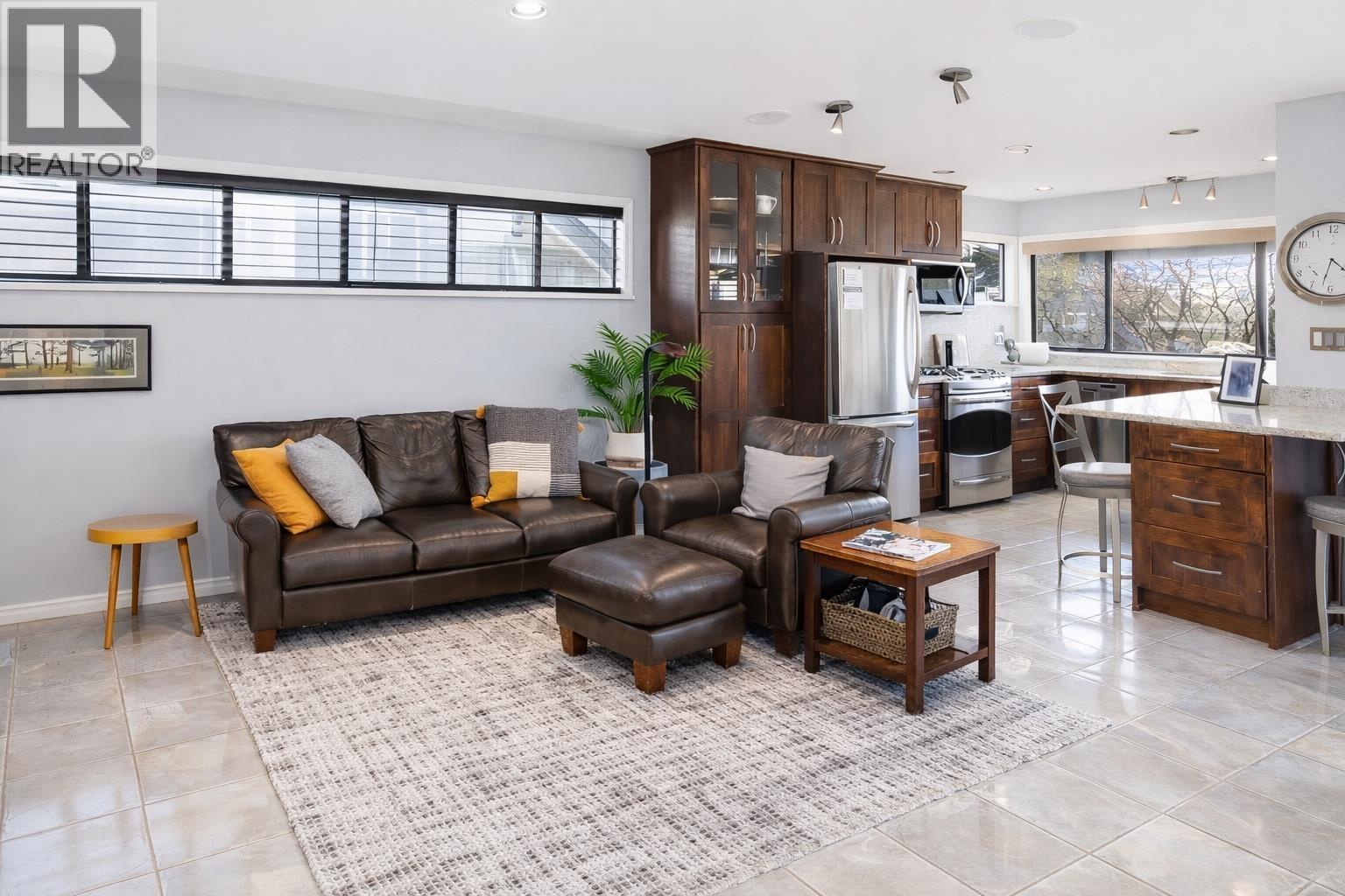 4198 SUNSET BOULEVARD, North Vancouver