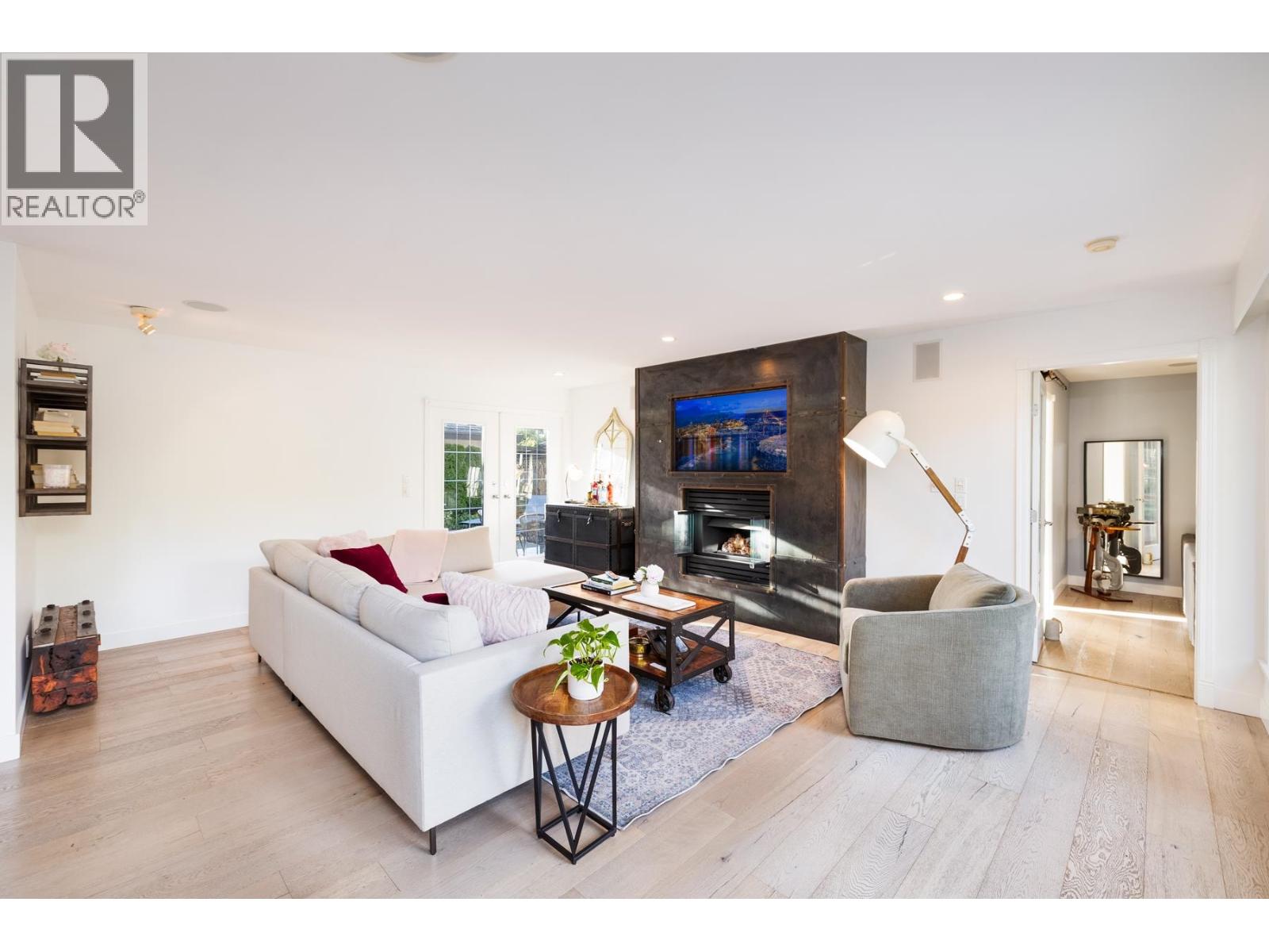 4198 SUNSET BOULEVARD, North Vancouver