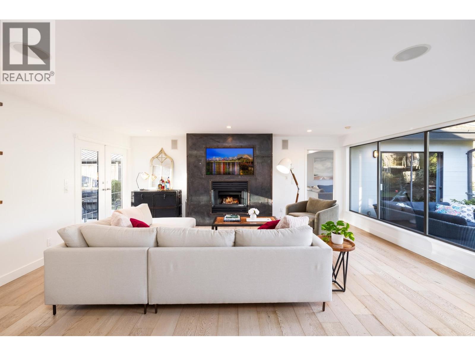 4198 SUNSET BOULEVARD, North Vancouver