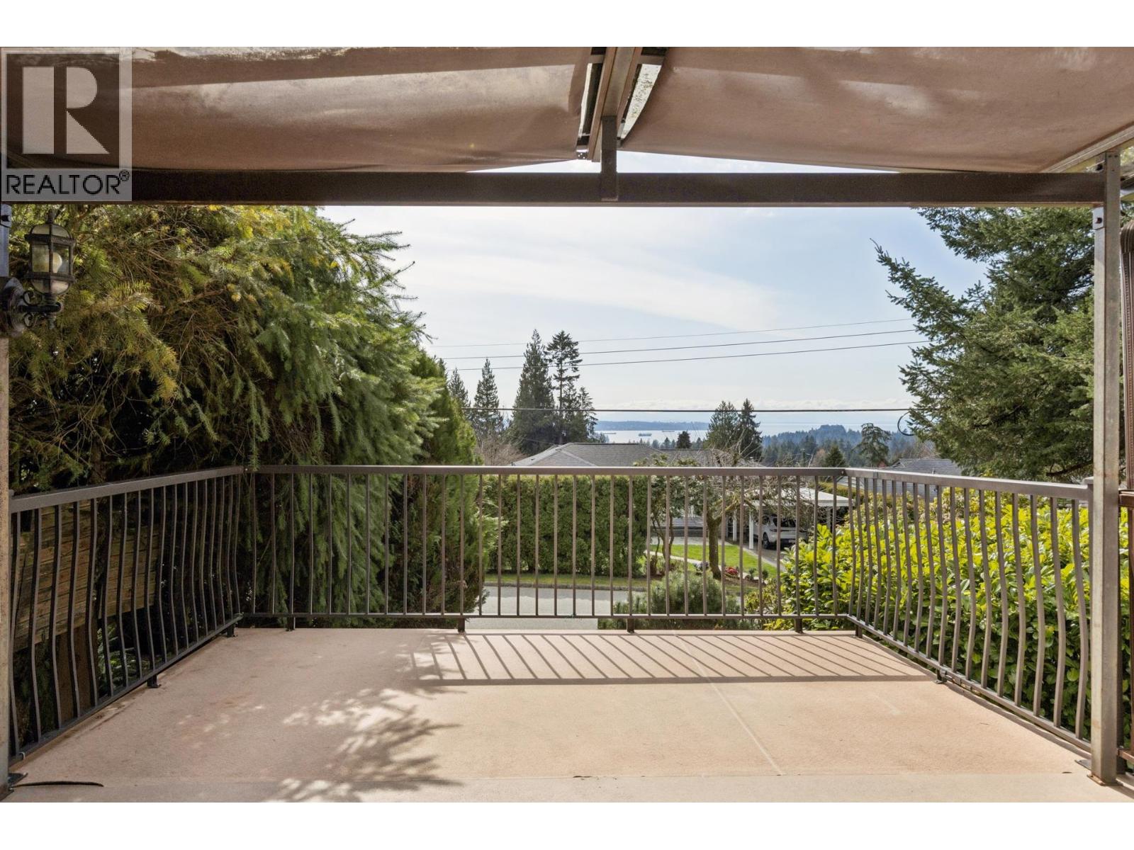 702 WINONA AVENUE, North Vancouver