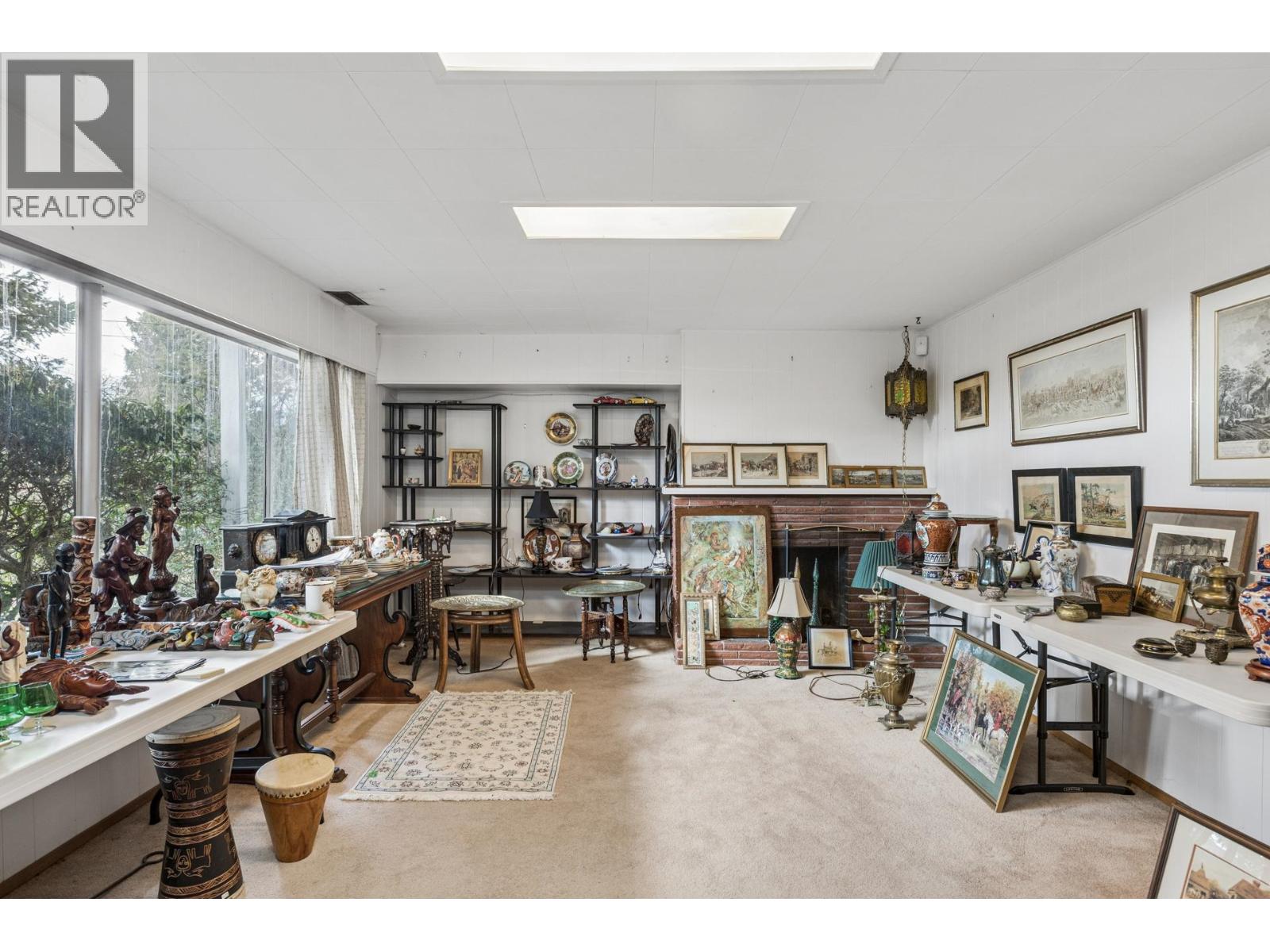 702 WINONA AVENUE, North Vancouver