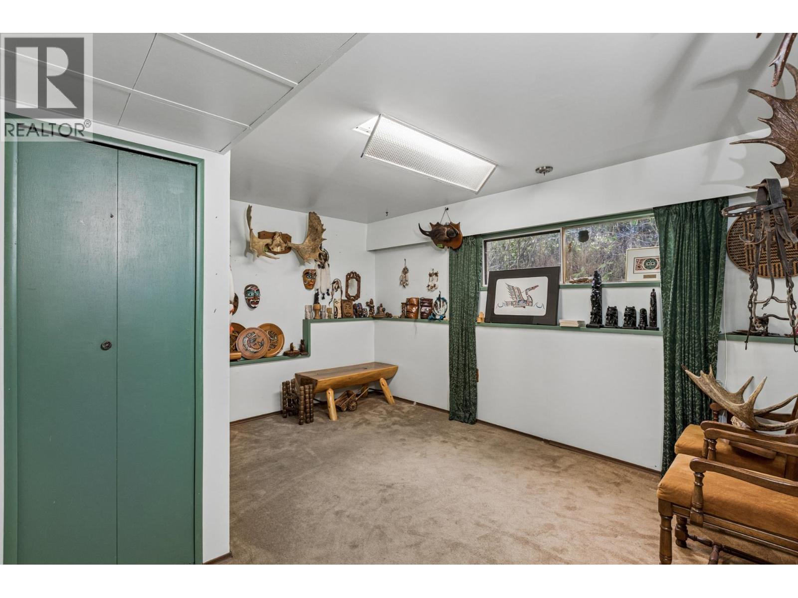 702 WINONA AVENUE, North Vancouver