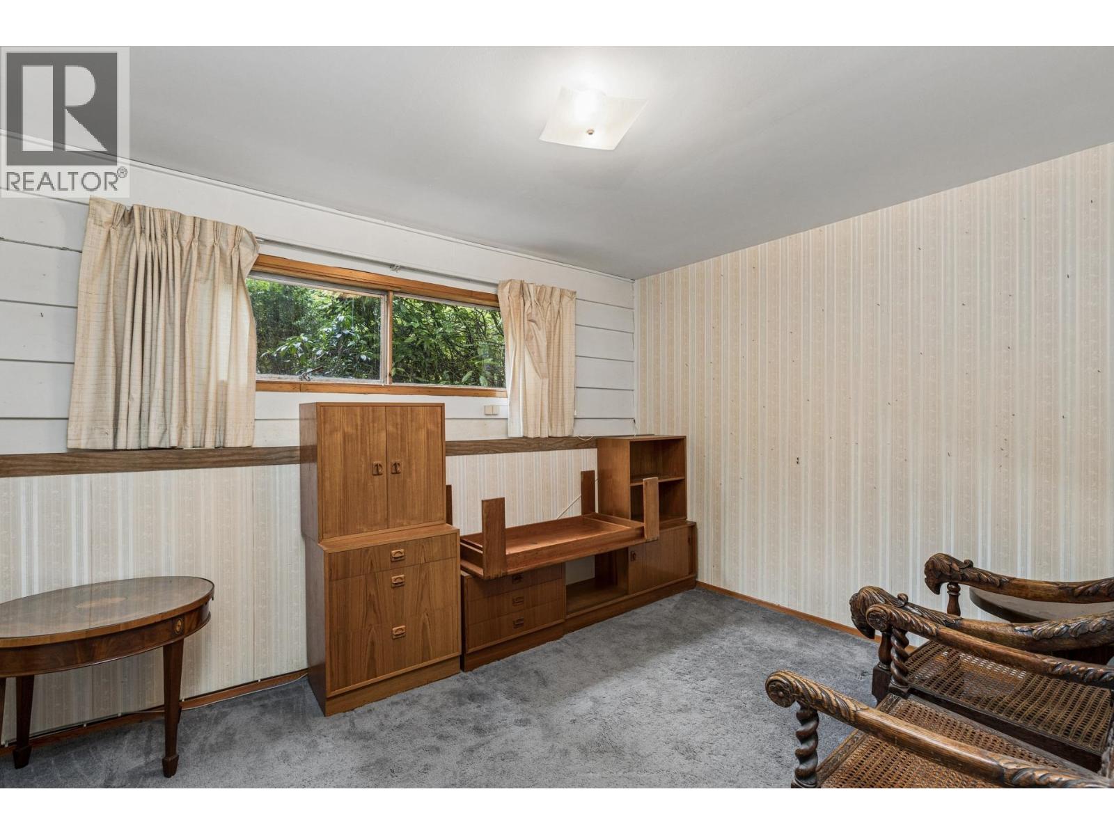 702 WINONA AVENUE, North Vancouver